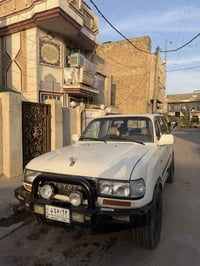 لاندكروز موديل 1993 سياره جاهزه من كلشي  رقم انكليزي وهزه جديده  السعر...