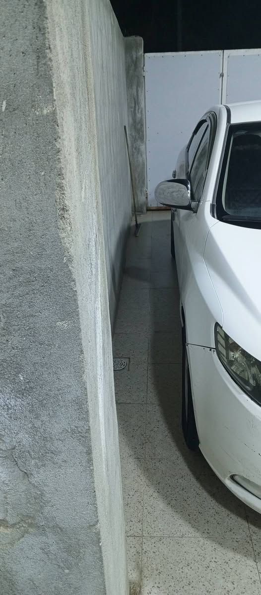 السلام عليكم 
سيراتو موديل 2013
بيها قطعتين تبديل بلادي تفصيخ نفس الون رقم ديالى السعر 102وبيها مجال العنوان ديالى بعقوبه ***********
