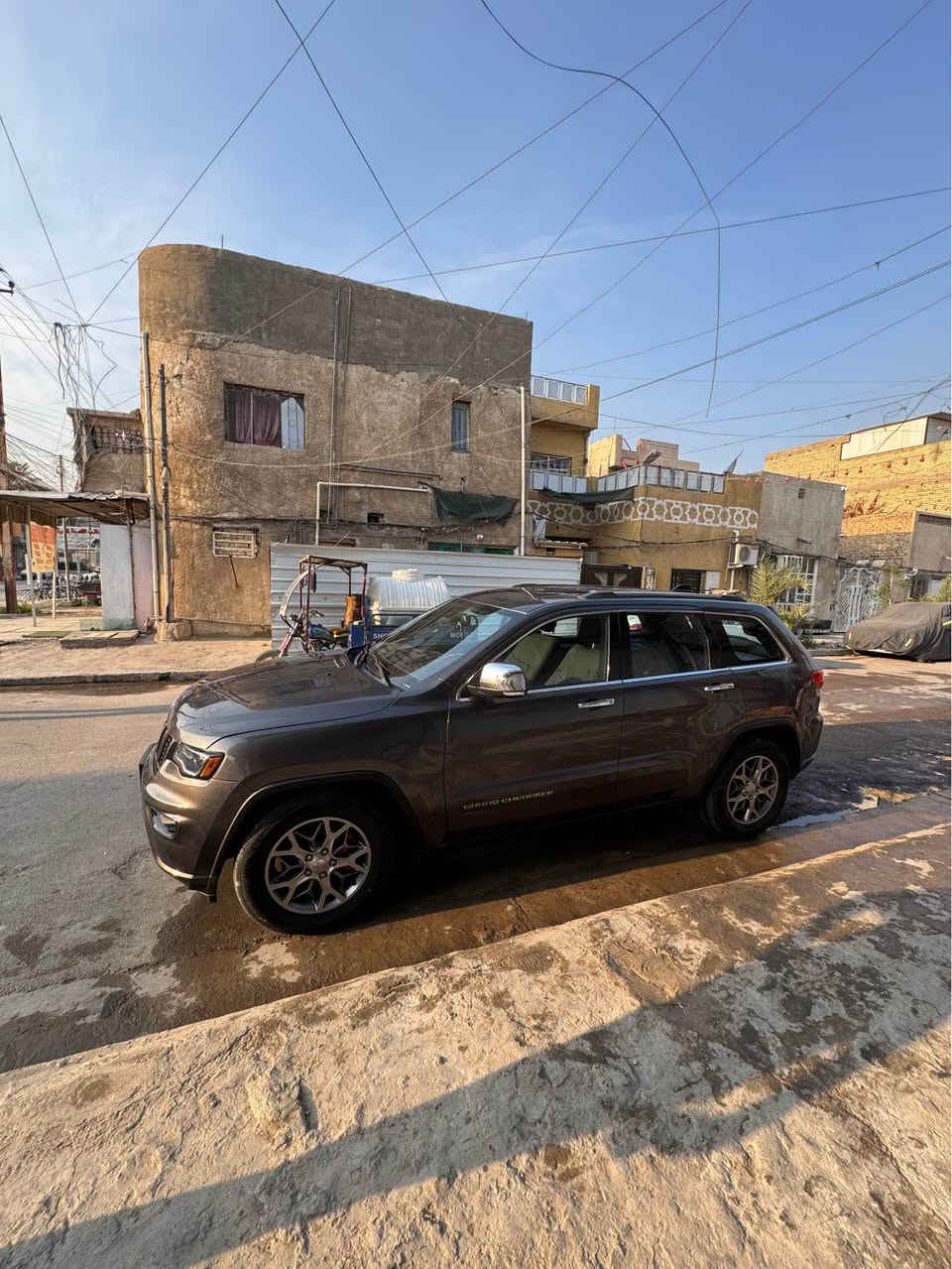 السلام عليكم اخوان 🫡
جيب كراند شيروكي لمتد 2014وارد امريكي 
السياره محدثها 18كلشي اصلي موتايون 
مكينه هيمي جيديد شادلها صدر امامي خلفي جديد قبل اسبوع نافضه كله اصلي تخم تاير جديد السياره جاهزه اي نقص مابيها سونارها مرفق بلصور للستفسار ***********علي ابوحيدر مكان السياره الشعله بغداد, العراق
