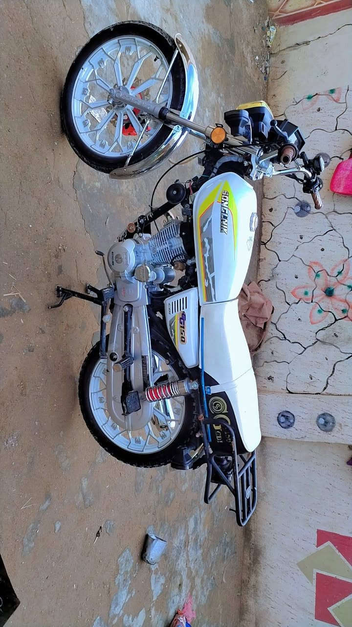 سلام عليكم دراجة سيفانة موديل 25 اخت الزيرو مكفول كفالة عامة أوراق كاملة دراجة جديدة اية نقص مابيهة. كهربائيات كله شغاله الدراجه خير من الله بشرط انضف من الصوره السعر 775وبيه مجال رقم ***********
