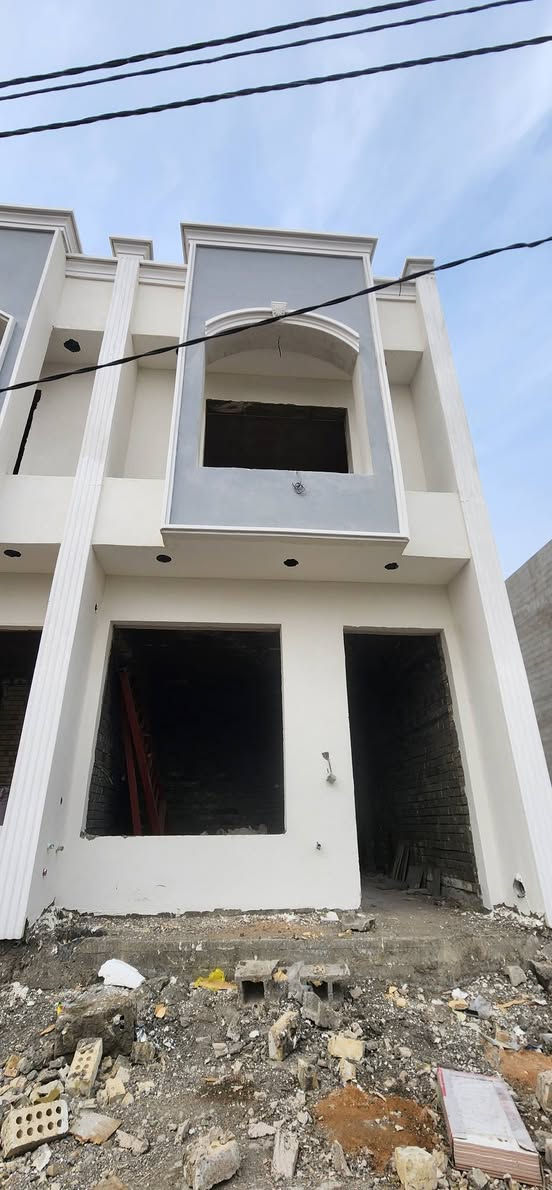 للبيع في منقطه الدوانم قرب شرطه الخامسه وحي العلام تبعد عن السيديه ١٠دقايق 50م غرفتين نوم فول درجه اولى البناء 
طابوك سعر مناسب 55قابل للتفاوض للاستفسار ***********
***********
