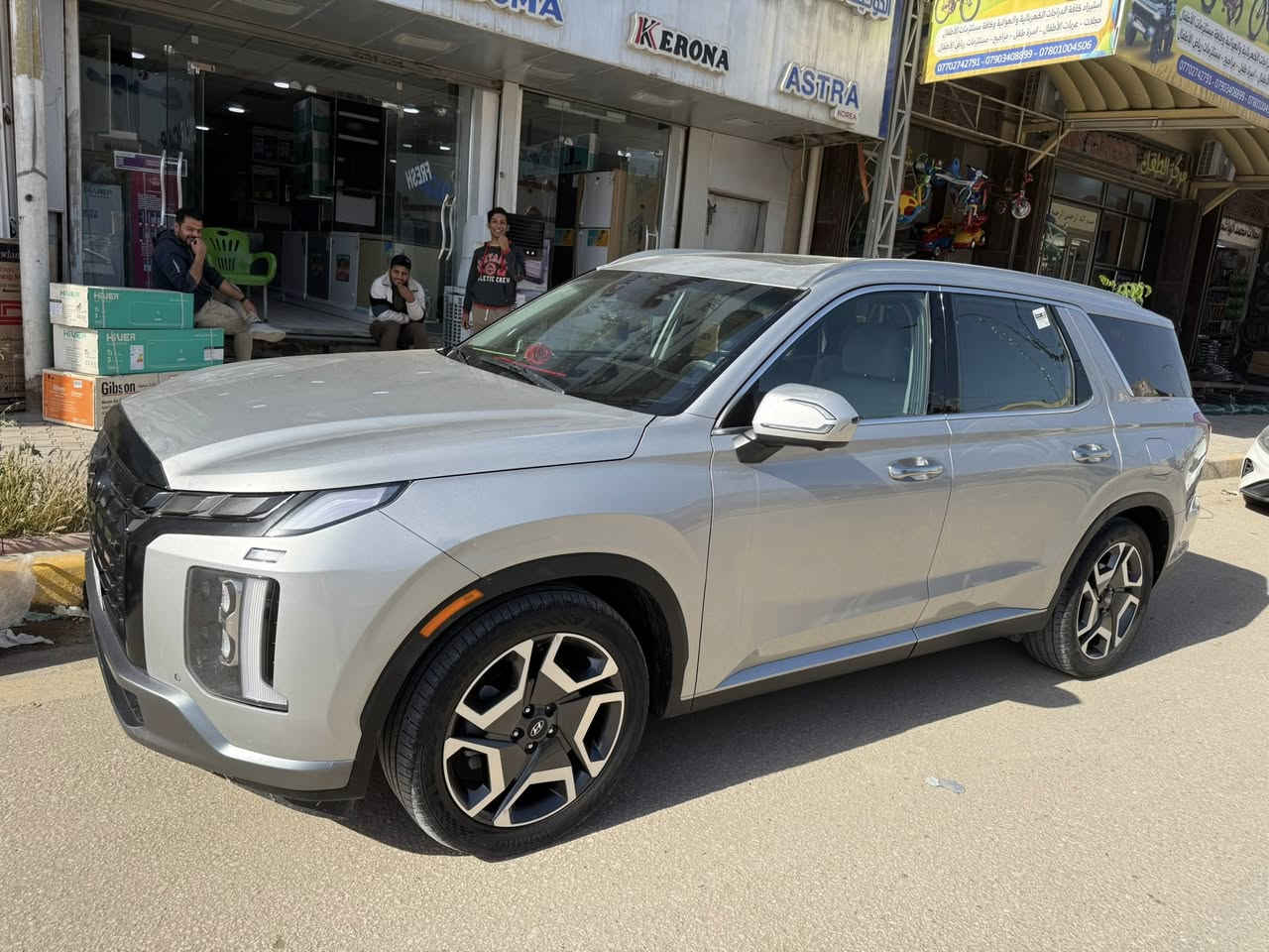 السلام عليكم 
هونداي بلسايد 2024 ما مرقم

حجم المكينة 6 سلندر 3800 

٤ كاميرات محيطية ٣٦٠ درجة

رادارت أمامية وخلفية وجانبية

فتحة سقف

كشنات كهرباء خزن وضعيتين مع تدفئة وتبريد المقاعد الامامية والخلفية

 ٤ وضعيات قيادة 

 تحديد مسار 

 صندوق كهرباء 

 بردات ابواب خلفية

تشغيل عن بعد

3قطع تبريد

حساسات أمامية وخلفية

دشبول شاشة ديجتل

دخول بصمة ذكي

سايد بريك كهربائي 

أوتو هولد + نقطة عمياء

شاحن لاسلكي

مثبت سرعة

مرايا جانبية هيتر + تعتيم

التشغيل والتوقف التلقائي

شفتات  ستيرن على المقود

حساسات نقطة عمياء + مساعدة تغيير المسار

نظام الثبات الالكتروني

نظام التحكم بالفرامل

نظام التحكم بالسحب

نظام التحكم بالسرعة 

نظام حساس ضغط الاطارات وحرارة الاطارات

نظام تحذير من الاصطدام

نظام مكابح طوارئ

وسائد هوائية عدد 8 

نظام الصوتي سستم 

 سياره كلشي ما مبدل بيها فقط خشم البنيد صبغ كما موضع بالصور و الجاملغ الخلفي بارد و تكحيل كما موضح بالسونار 

سعر 285
***********

مكان السيارة /  بابل الحله
