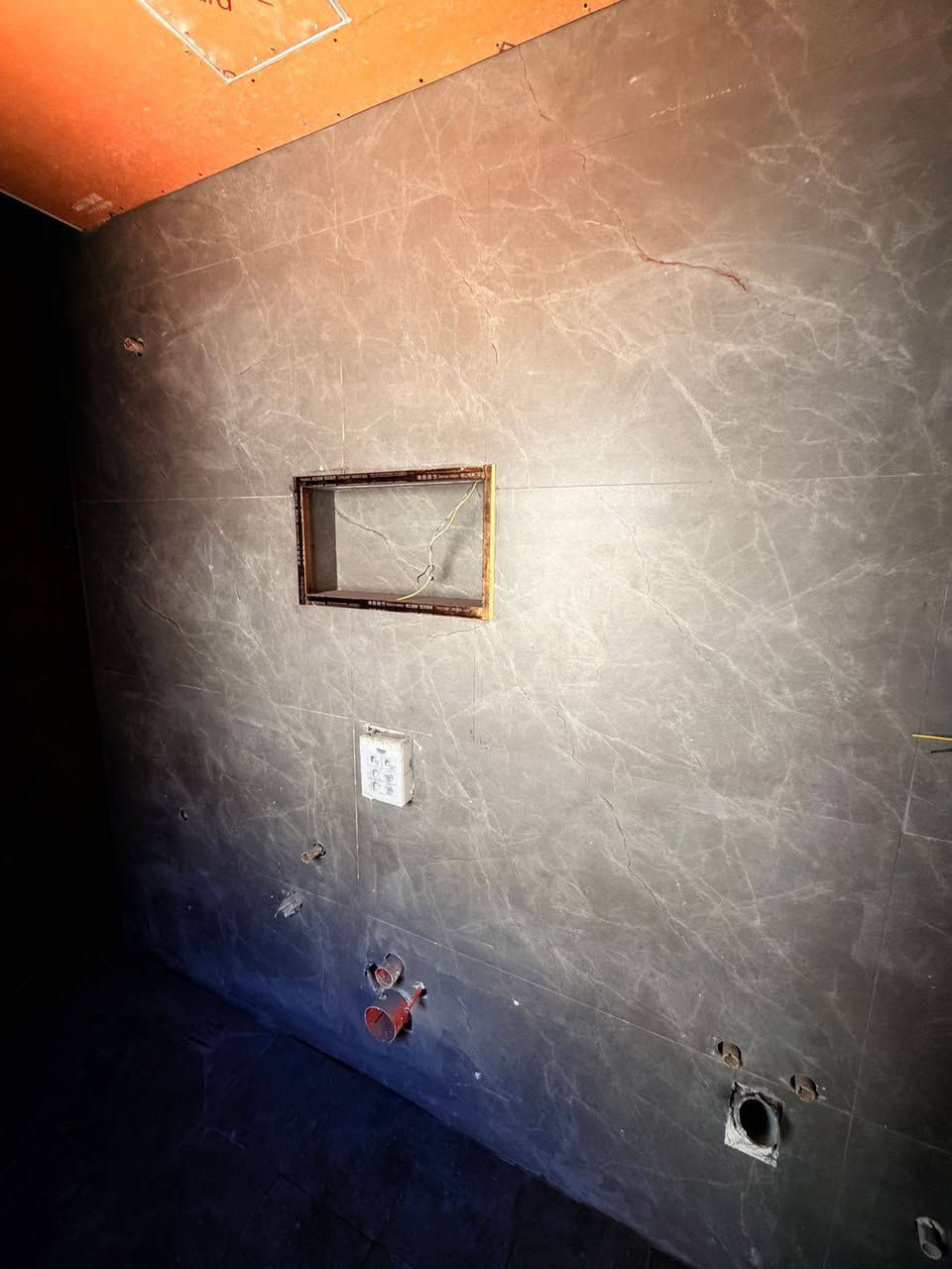 ر اسطه سيراميك. ارضي جداري. بايات. مكاني نجف. شغل مضبوط. استلام مهندس. كبان ليزر. اخذ متر ويوميه.  ***********
