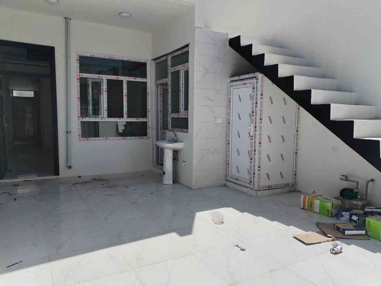 بعد التحية والسلام
دار للبيع المساحه ١٠٠ متر ٥* ٢٠
مكون الدار من  غرفة نوم عدد ١ هول مطبخ حار بارد
حمام داخلي صحيات خارجي
سيراميك كامل مع سقوف ثانوي
تبريد نظام دكتات

سعر ٣١ مليون 

الموقع كركوك واحد واحد حزيران خلف جامع الصفا

للاستفسار اكثر
هواتف ***********
المكتب *********** #اومراجعة_مكتب_سند_للعقار

نستقبل جميع عروضاتكم بيع وشراء وايجارات الدور السكنيه والأراضي التجاريه وغيرها

#إدارة_المكتب
