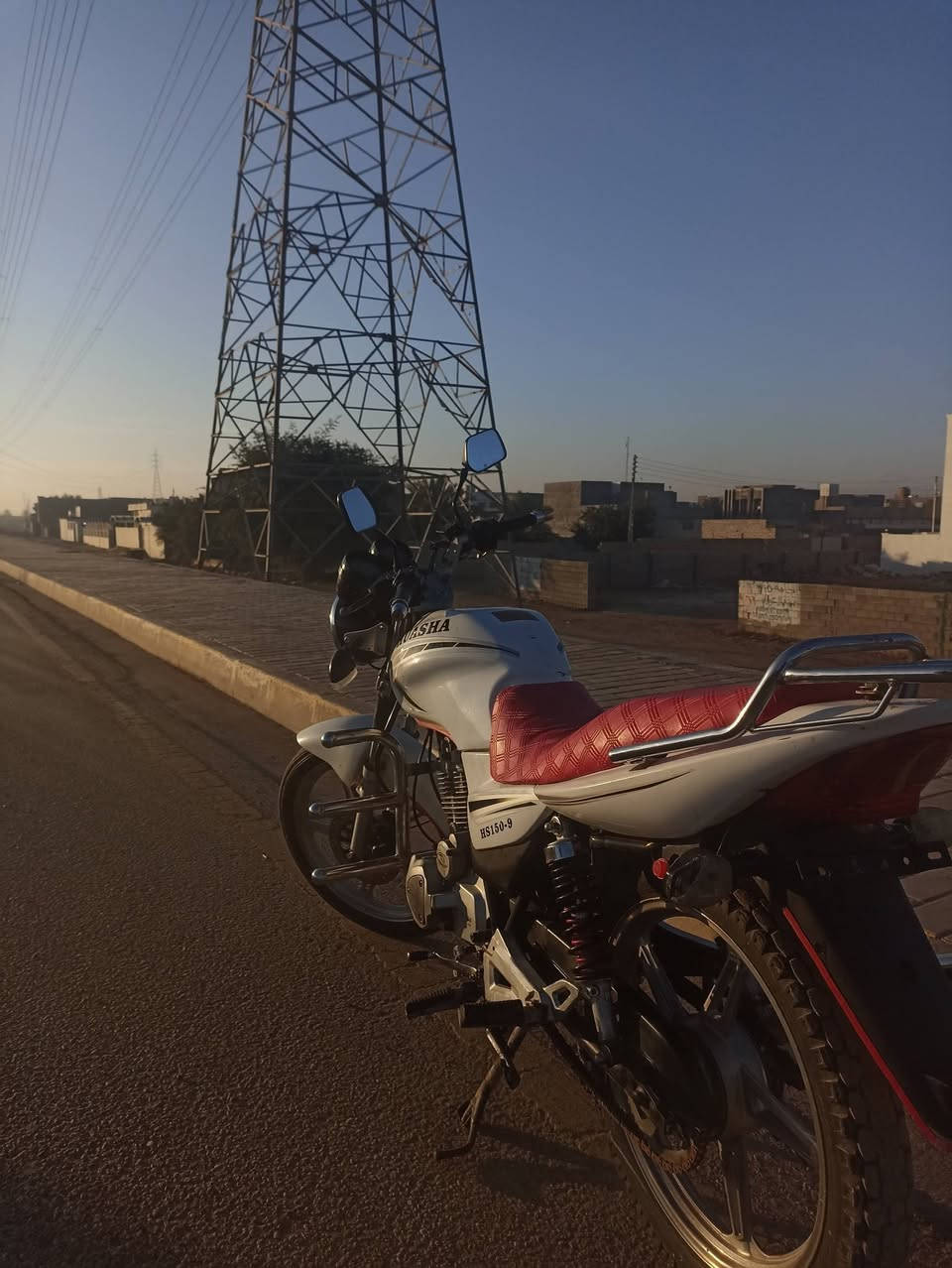 سلام عليكم من رخصه الادمن دراجه نوع هيوش 2017
دراجه نضيفه كل نقص مابيها كهربائيات كلها شغاله بصمه تشغيل عن بعد لايت عالي ناصي محركها نضيف السعر675 للاستفسار ***********  عنوان الدراجه الرمادي تاميم
