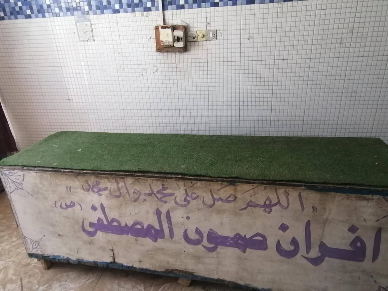 السلام عليكم..
يوجد لدينا اغراض فرن صمون لبيع. 

1.عجانه 
2.طاوليات العدد 52
3.ميز 
4.مبرده 
5. سكيبة 
للاستفسار اكثر.. 
***********.
العنوان :  سوق الشيوخ الحي العسكري
