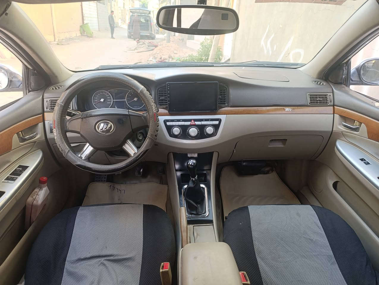 عليكم ليڤان 2013 مكفوله من الحادث والتبديل .
كير مكينه كفاله لا تنقيص ولا تبخير 

بس خياسات بدوسات  مسويهن 

وبيها رصعات كلش بصيطه
السعر 52 وبيها مجال 
العنوان كربلاء 
***********
***********
