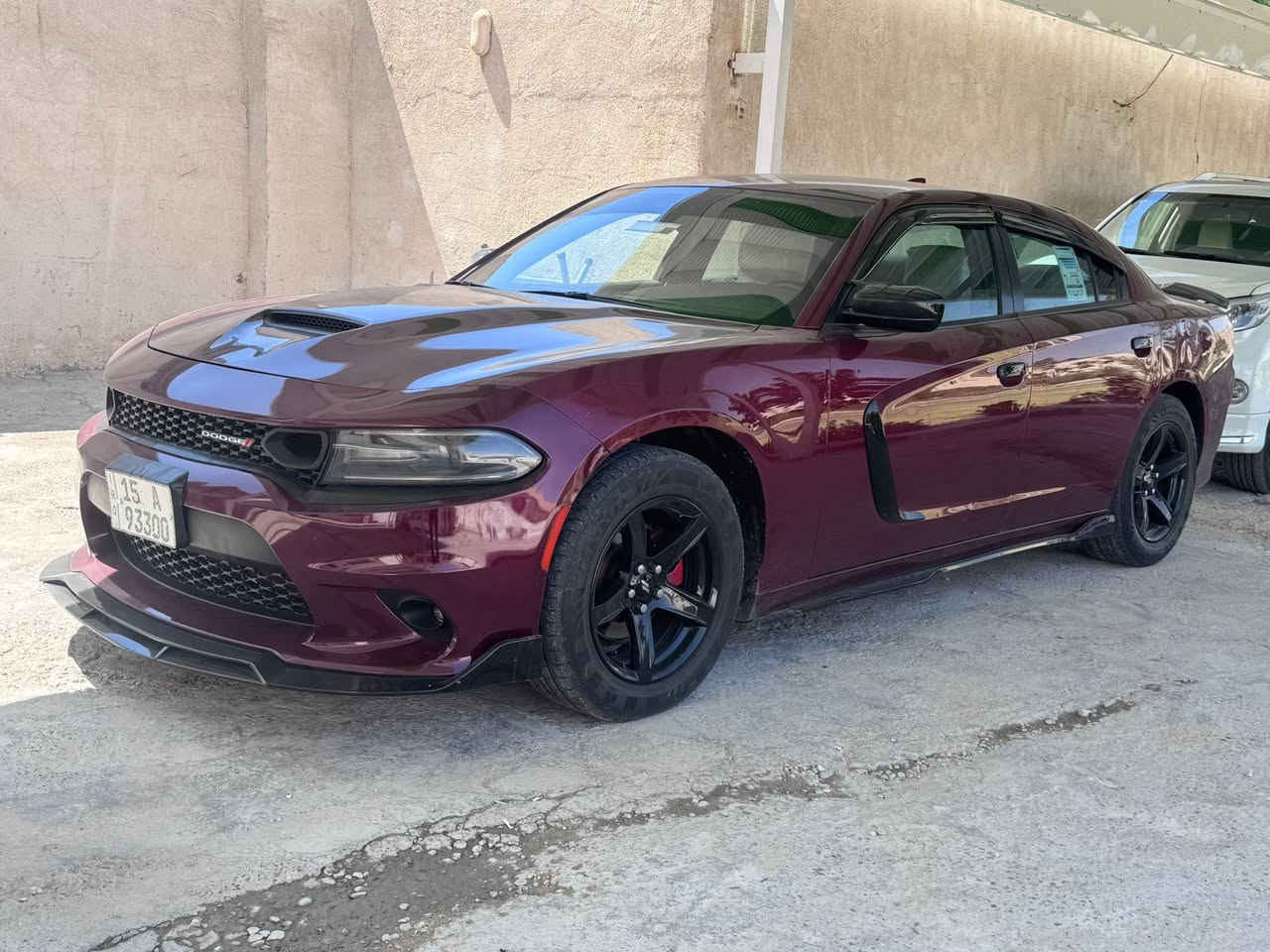 سلام عليكم دوج جارجر موديل 17  SXT لون  كرزي🍒
محرك 3600 رقم انبار نكليزي بسمي تحويل مباشر 
وارد كندي داخله للعراق كلين 
بيه فقط جاملغ الخلفي صبغ هنا بل عراق نصبغ
سونار مرفق بل منشور  محدث دعاميات وببنيد 
الصليات موجودات ضامهن عندي 
صدر امامي خلفي جديد 
تايرات نص عمر ويل نجمه حجم ١٨ 
سياره جاهزه سعر 185 بيه مجال شي بصيط كلش
مكاني بغداد حي البتول ***********
