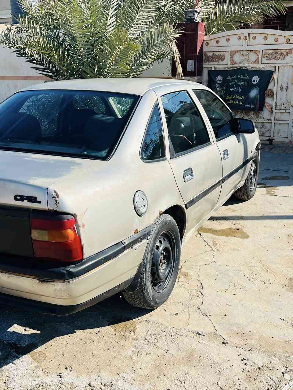 سلام عليكم سياره اوبل فكتره موديل 90رقم دولي محرك  2000  سياره نضيفه وجاهزه رقم ديالى سعر 28 وبيها مجال بسيط تحويل مباشر غير متواجد على الخاص  
هـ/‭0770 269 1768‬
