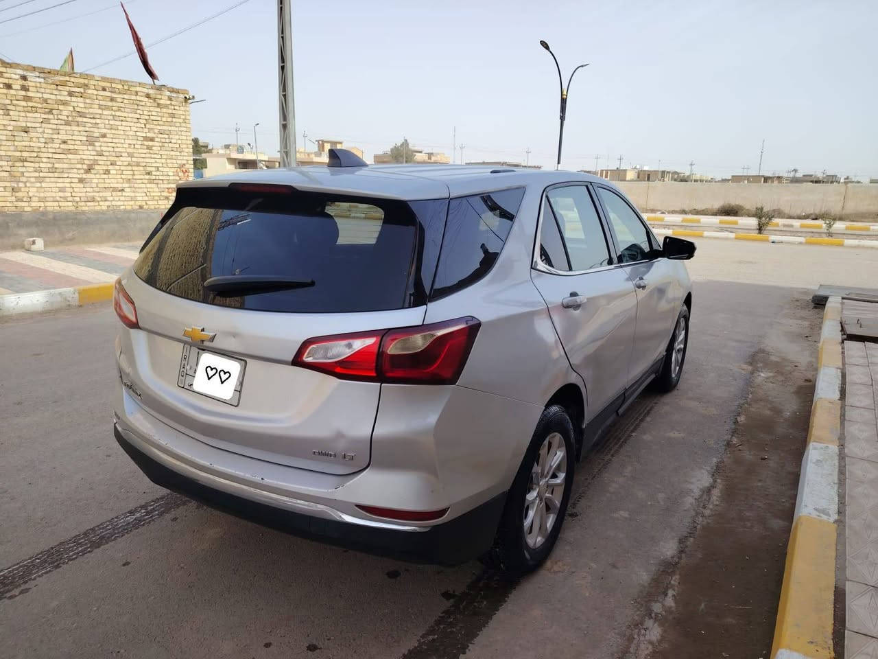 السلام عليكم ورحمة الله وبركاته 
شوفرليت كوينكس 2018 رقم ذي قار مشروع وطني تحويل ثاني يوم /امريكي تبديل جاملغ الامامي بدون ضرر داخلي ورشات تجميل قليله وصور الحادث وموجود بالصور /سياره جاهزه من كل شي محرك حداديه تخم تاير تبريد ثلاجه /ماشيه 66 فقط حقيقي /شاشه كاميرا خلفيه حساسات خلفيه /5بصمات /تحكم استيرن جهتين /السعر 115/للاستفسار الاتصال على الرقم *********** او *********** العنوان ذي قار قضاء النصر
