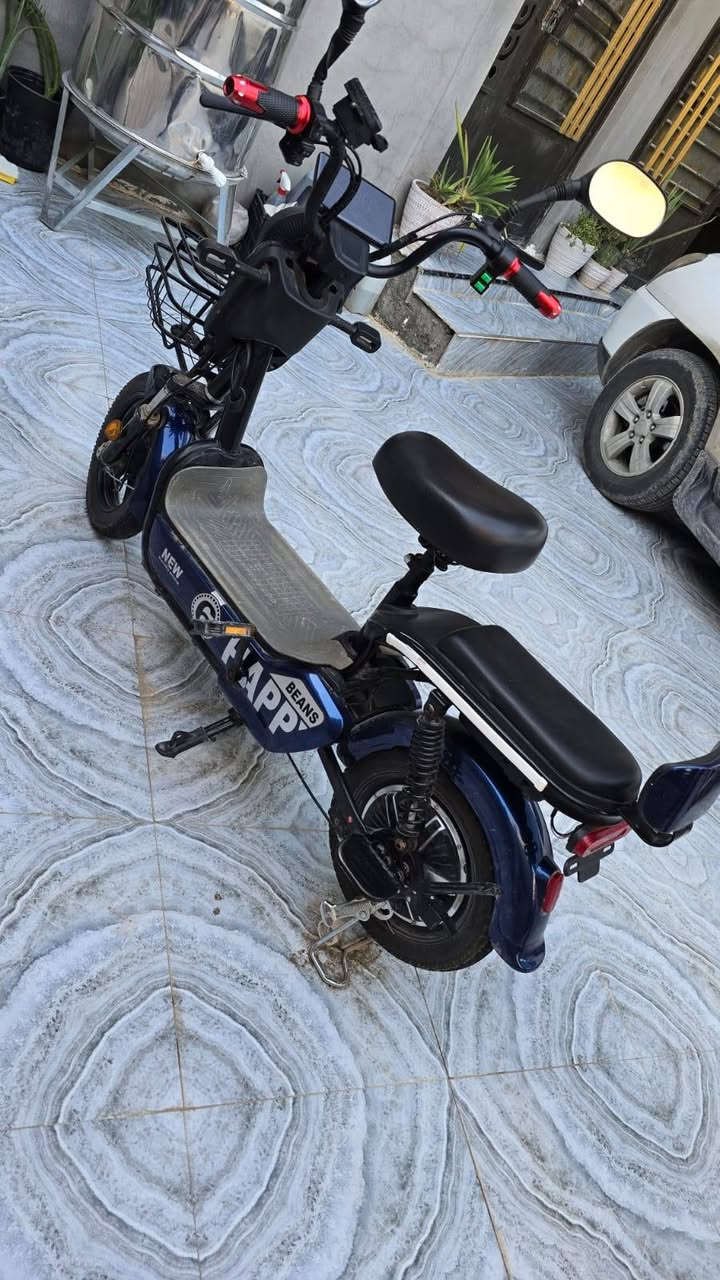 السلام عليكم دراجة شحن موديل 2025 جديد مستخدم اقل شهرين كلش جديد للبيع او لمراوس بدراجه ماكس ***********
