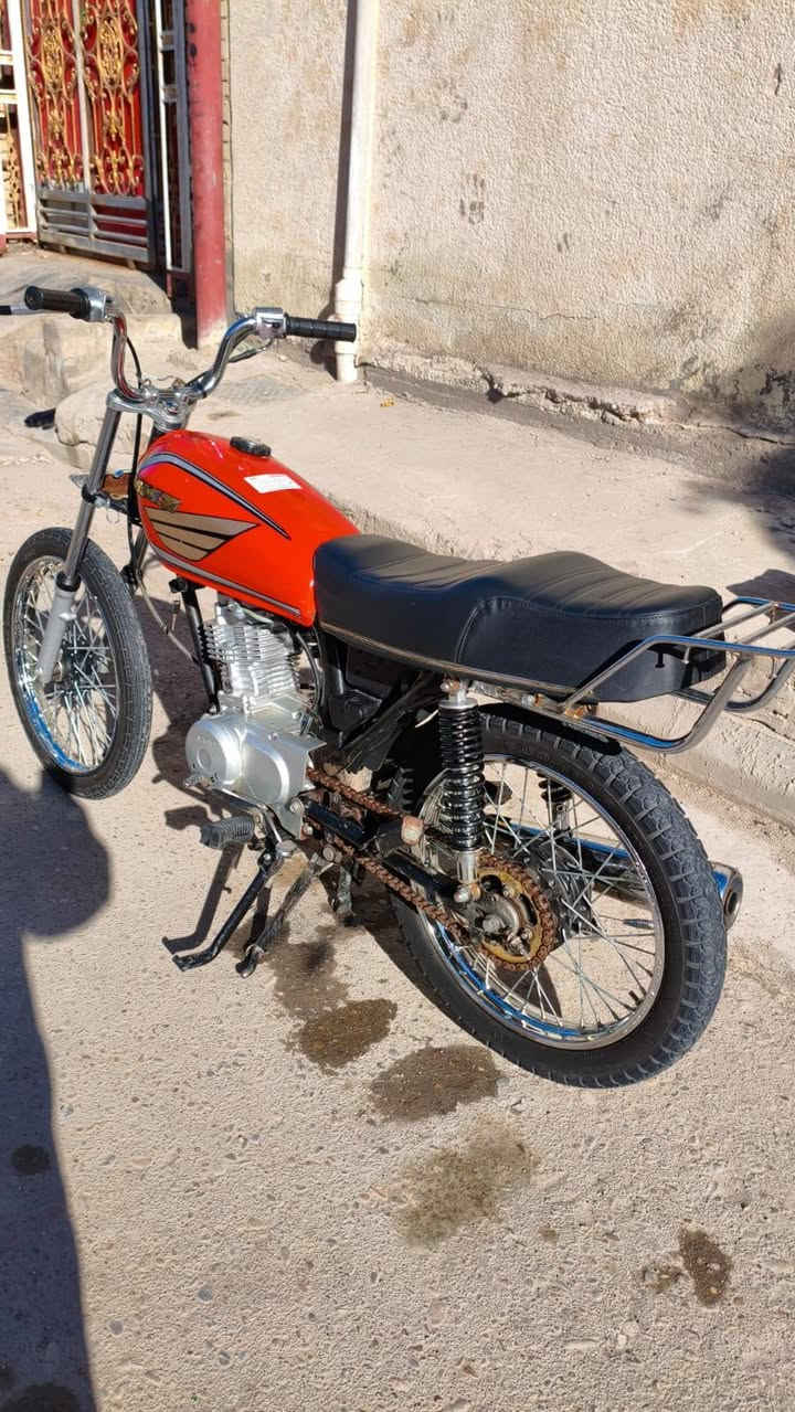 سلام عليكم دراجه البيع اوراق موديل 2012وكيله سيد خلدون صاله شهر من معمره سعر 850وبيه مجال المكان عماره اتصال ***********
