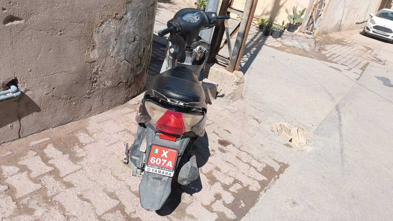 دراجة سيام
دراجة نضيفة كلشي بيها شغال سلف هندر اشاير لايت 
مكينة مامفتوحة يحتاجله تنضيف كابريتر 
وصل معرض
معملجي 
للتواصل ***********
