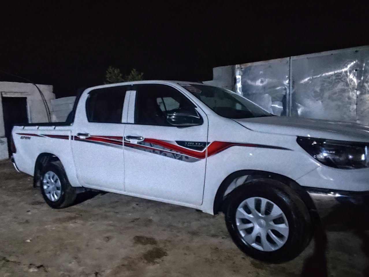 للبيع25رقم بصره ماشيه 40لف كفاله عامه من كلشي سياره جديده كير عادي لسعر 255 مكان.     ذي قار للتصال ***********
