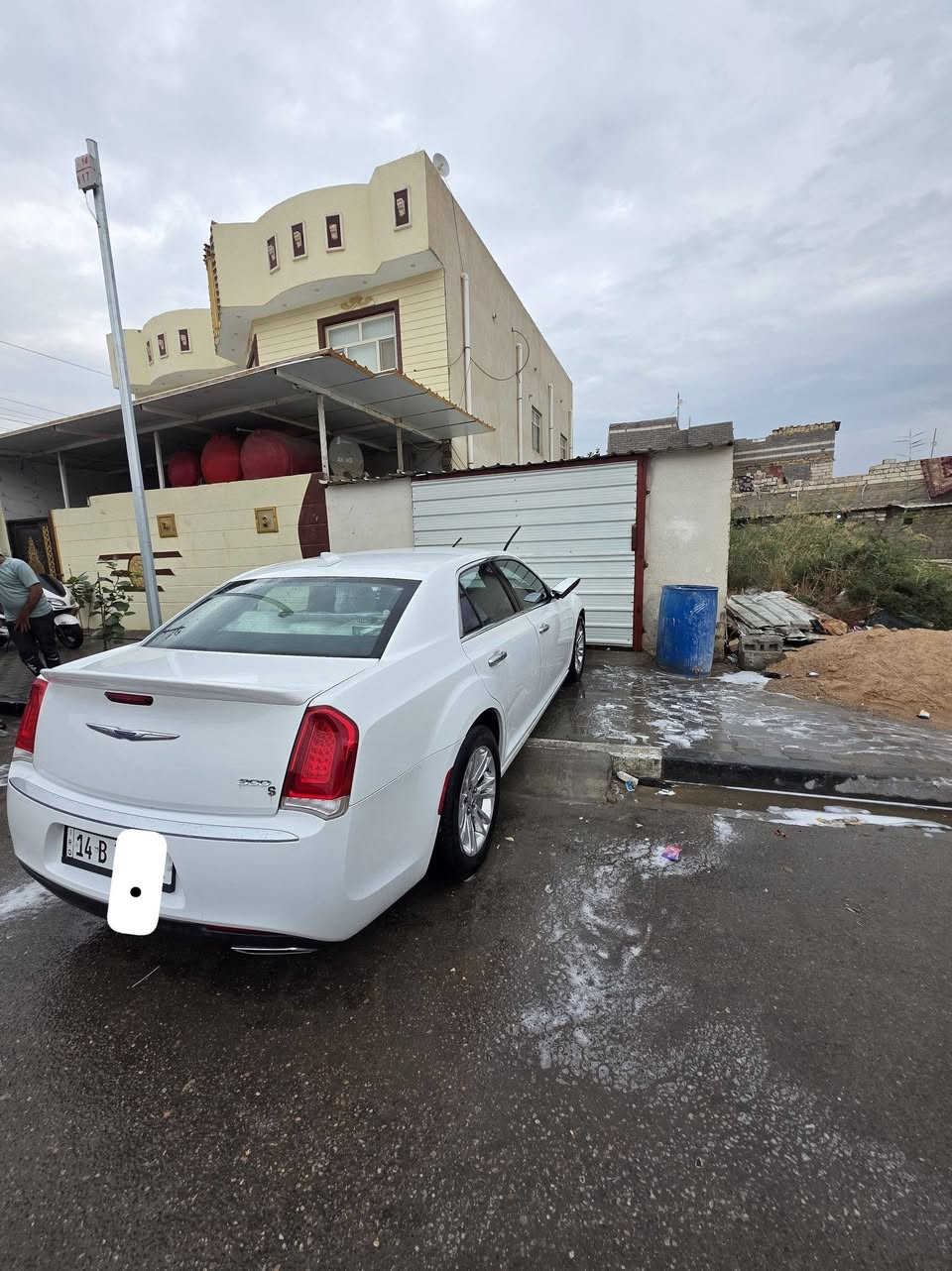 السلام عليكم ورحمة الله وبركاته.
للبيع فقط؟ أوباما كرايلسر C300
رقم بصرة مديل 2018أصل
لا معلاية ولا منصاية ولا مرمزة 
مشروع وطني السعر 250ورقه 
وارد أمريكي تو ويل محرك 3٫600
لون ابيض شاشة كبيرة عارضة
كاميرا خلفية بلادية دوارة. 
جميع التحكمات شغالة. 
بطارية أصيلة جديدة. 
ويل كب كروم أصلي. 
تخم تاير جديدابو الوردة. 
تدفئة تبريد أمامي خلفي. 
لايت زنون عالي وناصي. 
محرك كير أكسل حدادية كفالة. 
ماشية 90ألف كيلو متر تقريبأ. 
رقم بصرة والمكان بصرة قضاء المدينه. 
السعر 250ورقة وبيها مجال قليل. 
 ***********
..................................
