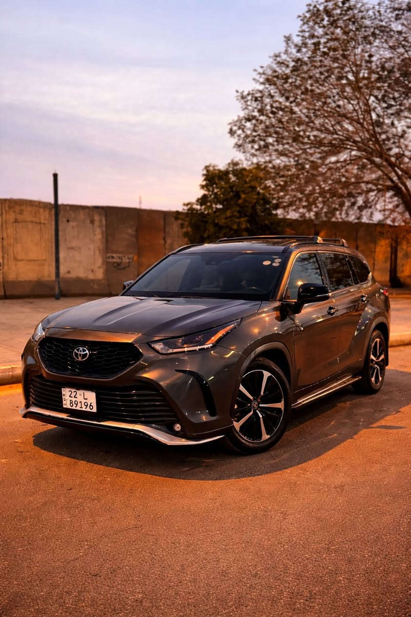 تويوتا هايلاندر XSE AWD موديل 2022 — فل مواصفات — بحالة وكالة

سيارة عائلية ورياضية بنفس الوقت تجمع بين الفخامة، القوة، والاعتمادية المعروفة من تويوتا.

🔧 المحرك والأداء  
▪️ محرك 3.5 لتر V6  
▪️ نظام دفع رباعي AWD  
▪️ أداء قوي وثبات عالي بكل الطرق  
▪️ قيادة ناعمة ومريحة جداً  

✨ المواصفات الخارجية  
▪️ فئة XSE الرياضية  
▪️ لون مميز وجذاب  
▪️ رنكات رياضية أصلية  
▪️ ليتات أمامية وخلفية LED  
▪️ سلايد روف
▪️ دعاسات جانبية  
▪️ جناح خلفي سبورت  
▪️ حساسات أمامية وخلفية  
▪️ كاميرا خلفية  

✨ المواصفات الداخلية  
▪️ مقاعد جلد رياضية مريحة  
▪️ مقاعد صف ثاني منفصلة (Captain Seats)  
▪️ تبريد وتدفئة مقاعد  
▪️ شاشة وسطية كبيرة متعددة الاستخدام  
▪️ نظام صوتي ممتاز  
▪️ تشغيل بصمة  
▪️ شاشة معلومات متعددة في العدادات  
▪️ إضاءة داخلية محيطية  
▪️ تحكم بالمناخ ثلاثي المناطق  

🛡 أنظمة القيادة والسلامة  
▪️ نظام اختيار أنماط القيادة (Sport / Eco / Normal)  
▪️ أوضاع الطرق الوعرة (Mud & Sand / Rock & Dirt / Snow)  
▪️ نظام مانع انزلاق  
▪️ نظام ثبات إلكتروني  
▪️ فرامل إلكترونية مع Auto Hold  
▪️ مثبت سرعة  
▪️ وسائد هوائية متعددة  

🇺🇸 السيارة وارد أمريكي (كلين) — فقط دعامية أمامية  
السعر :33,000$ قابل  للتفاوض
للاستفسار : ***********
