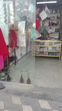 كوزمتك للبيع عدم التفرغ صاحب المحل عنده دوام توصل +964 786 103 9929 ال...