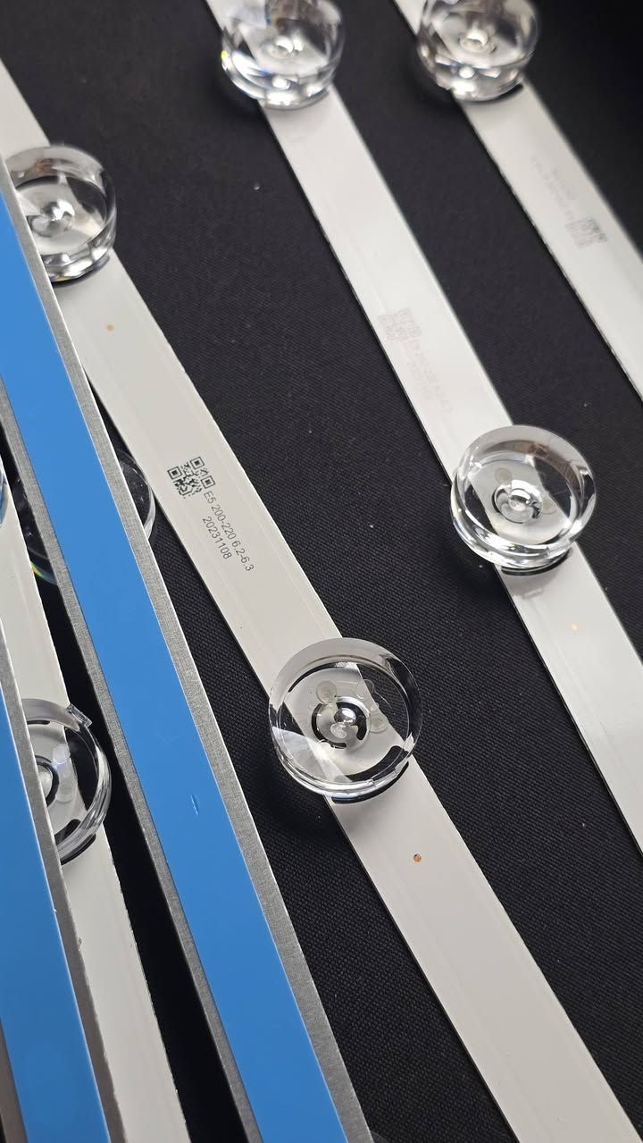 لدات بلازمة حجم 43 و 47 نوعية LG ' العدد 8 قطع انطيني سعر يرضي الله وبلعافية
***********
