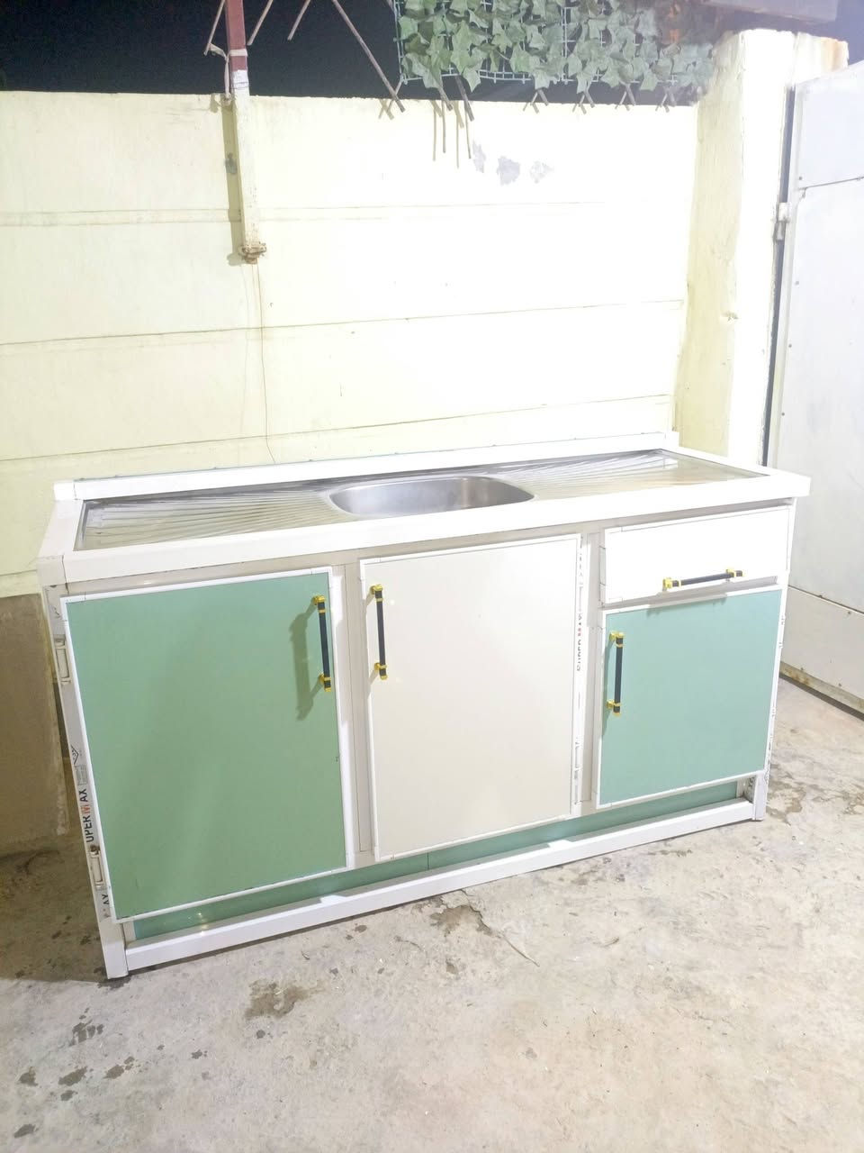 سنك متر   نضافه 90% 100 
  سعره 110 مكان بابل لكفل 
كاونتر متر ونض سعره 140 
***********
