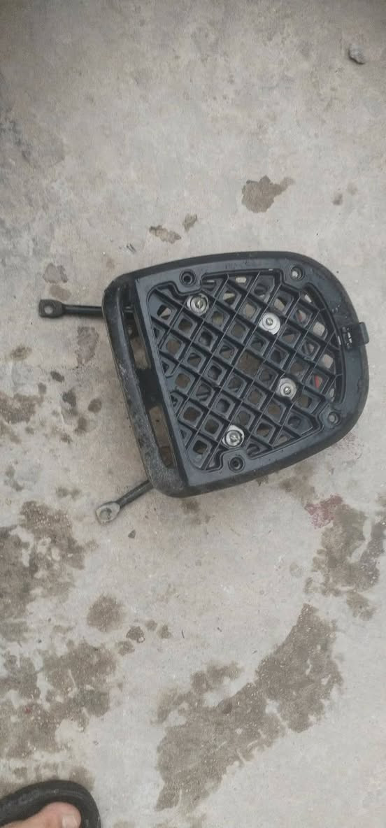 سلام عليكم
غراض سكنس ماكس للبيع
صالنصه سكنس رياضي اصلي ختم بس ملحومه وبيه خرخشه
صالنصه ماكس بلادي كاتم مابيه قطره لحيم
قبق هندر مكسور ماكس 
يدات هندر ماكس
كاسحه سكنس بلاديه تخبل

تواصل واتساب *********** او خاص
