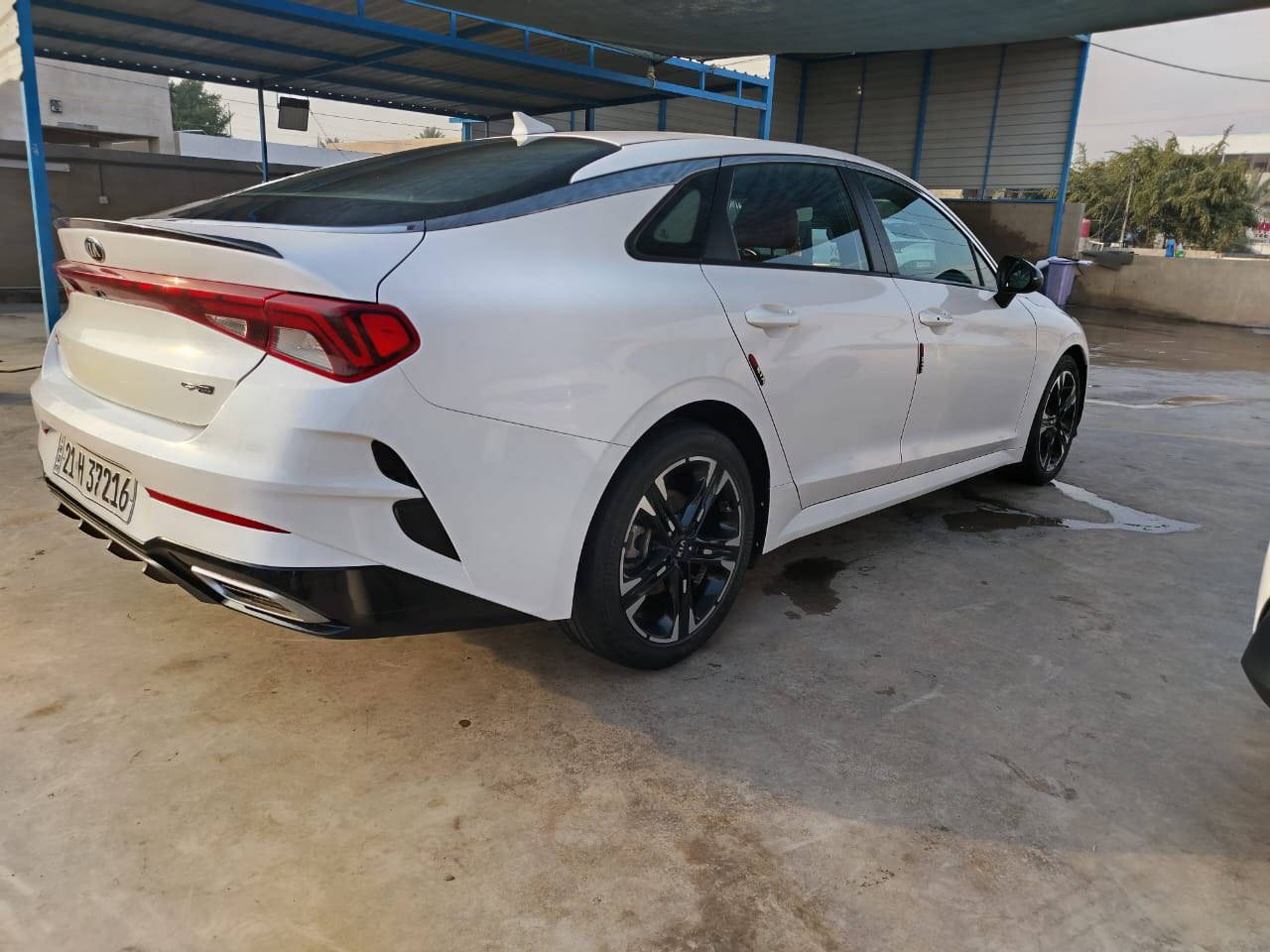 السلام عليكم كي فايف موديل 21 رقم سليمانيه وارد امريكي. ضرر جاملق وبنيد  بدون شواصي  وبيه شبر صبغ بجنطه  ماشيه 100 الف كيلو متر  السعر 170 وبيه مجال بسيط  رقم الهاتف ***********
