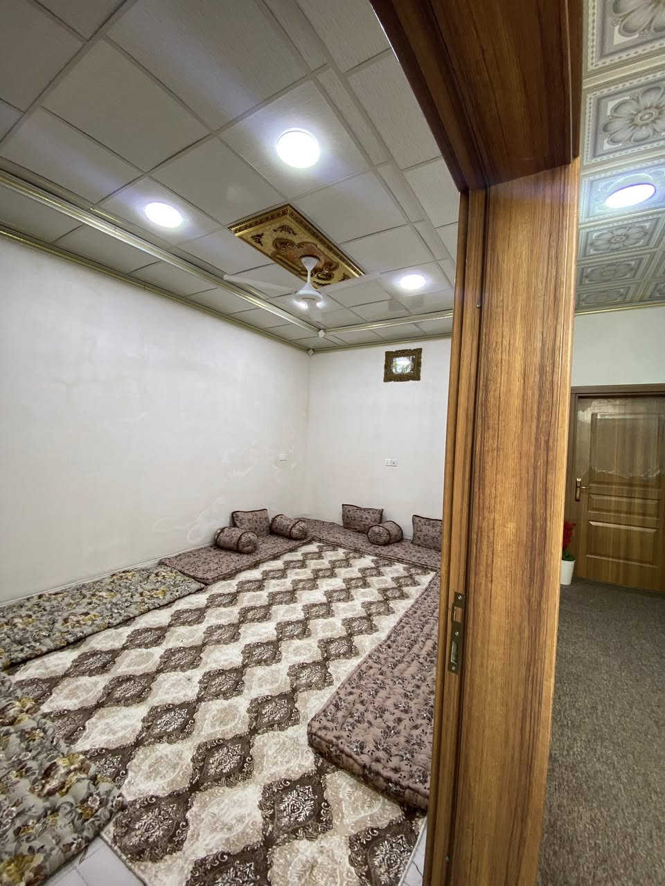 دارين للبيع طابو صرف سعر مناسب مناسب مساحه كل دار 100 متر على حديقه سنه البناء 2025 اخو الجديد سعر الدار الواحد 75 وبي مجال مستحيل تلكه هيج سعر بعد بحي العسكري تحديدا قرب مدرسه الشهيد حسين منصور وخلف جامع سداد البرزنجي 
***********
***********
