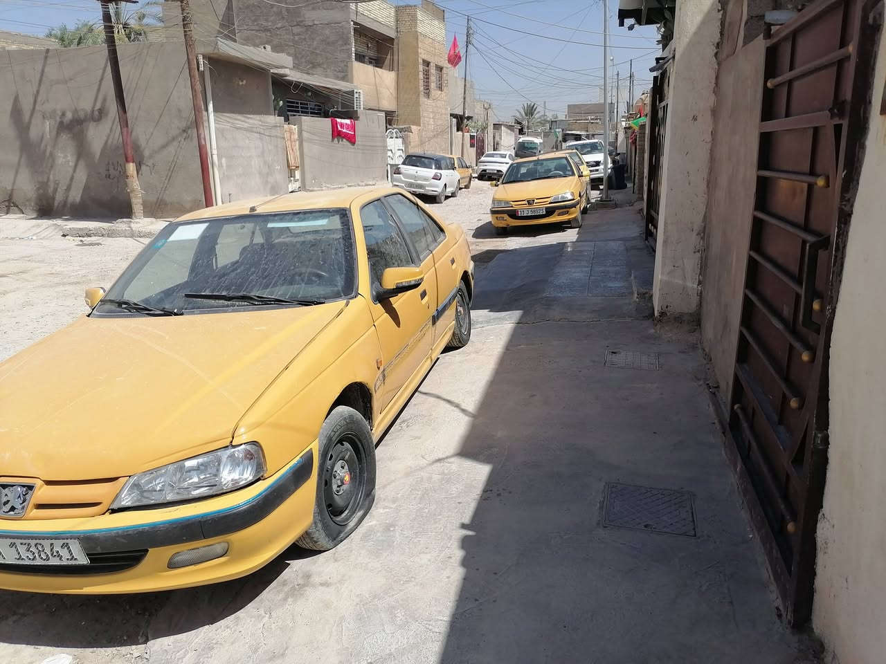 بيجو باص ٢٠١٥كير مكينة وتبريدوكهربائيات كولهة شغالة مصفرة هيئة وغرامات رقمها واسط الاتصال ع الرقم ***********
