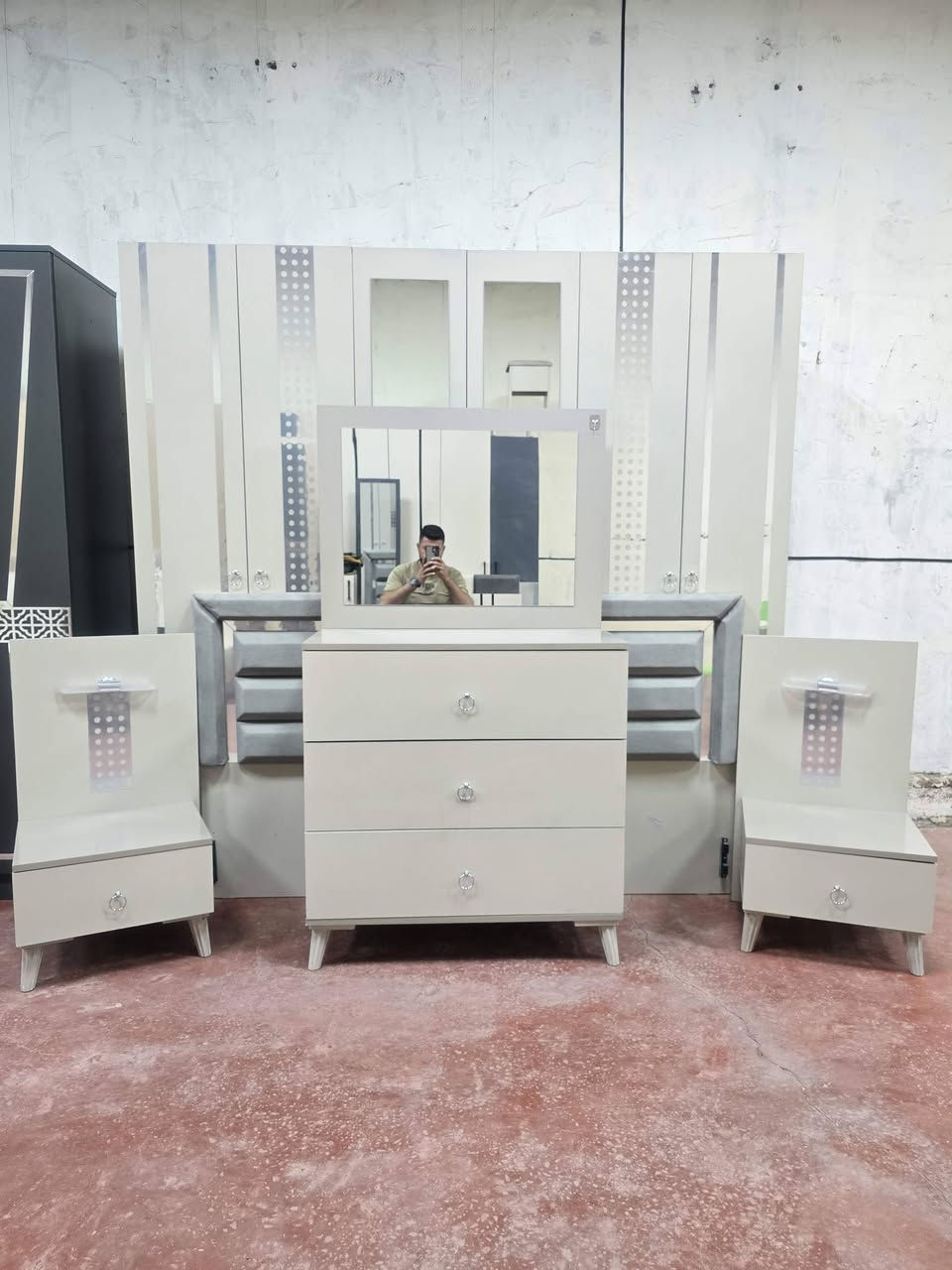 💎🔥 غرفة تركي مستخدم – 6قطع كاملة 💎
💯 نظافه 95% |  نظام أبواب مرتبه 
💸 السعر: 500 قفل
🪛 شد مجاني + 🚚 نقل مجاني داخل بغداد 
#يوجد.انواع الغرف خاص


**إذا كنت صاحب هذا الإعلان وتريد حذفه لأي سبب، رجاءا أرسل رسالة إلى الدعم الفني**