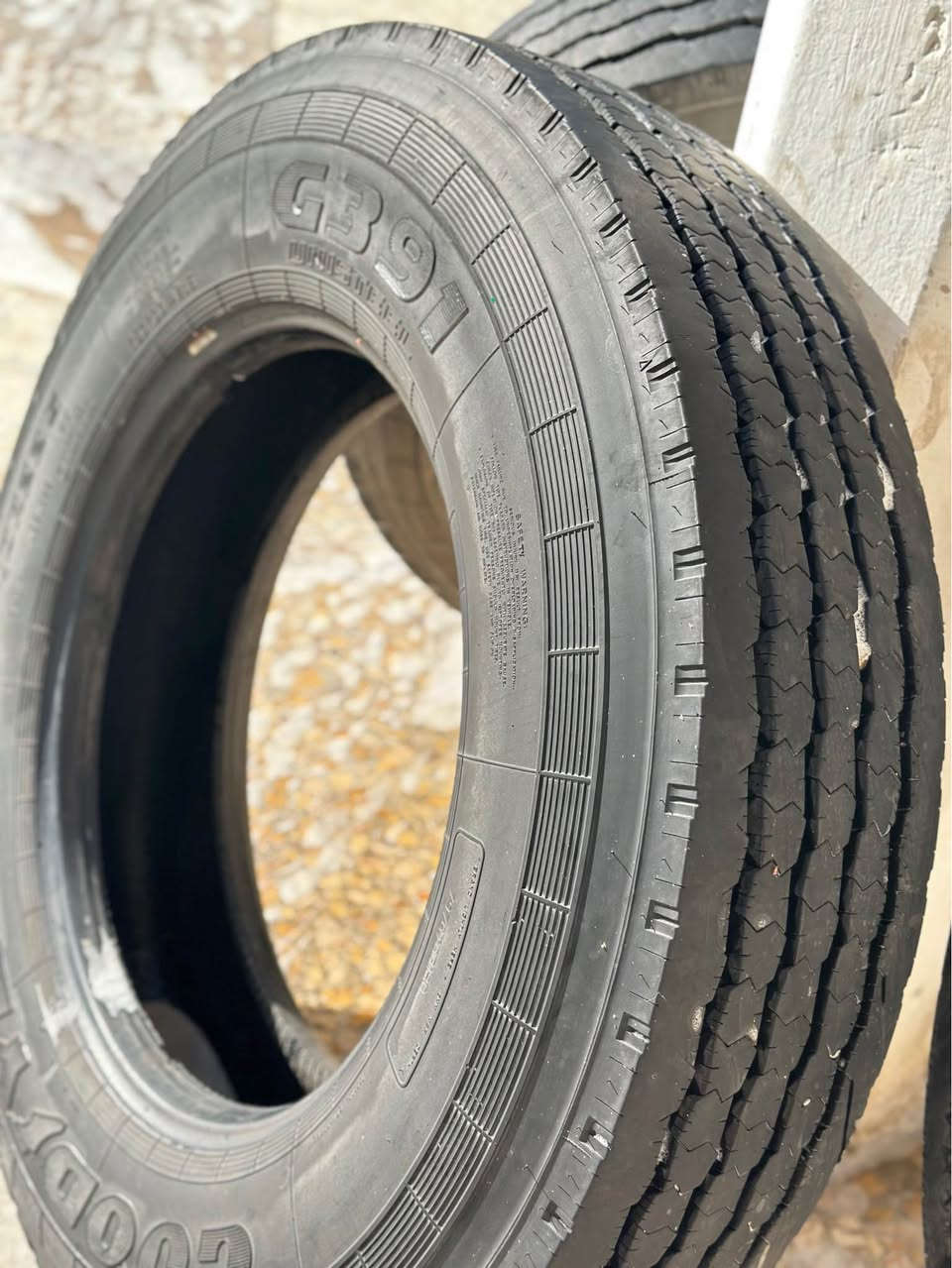 *********** للبيع R10 22.5 زوج تايرات كلش نضيفه وجنت شادهن ع سياره بس طخمت السياره عله قياس واحد وعندي تك واحد يختلف موجود بصور  المكان ابو صخير البصره السعر  200 
*********** 
‭0783 882 6966‬ البصرة, العراق
