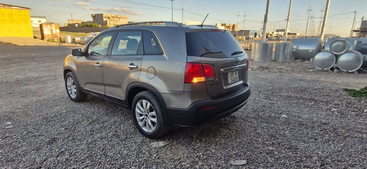 السلام عليكم ورحمة الله وبركاته
سورنتو ٢٠١١ امريكي
محرك ٦ سلندر مامفتوح شرط
رقم نينوى دولي شرط التحويل 
 ٧ راكب تبريد ثلث قطع 
ضرر باب  سائق والباب اللي خلفه وجاملغ خلفي الايمن صبغ و السقفيه بيها نفخه اثر عصف بلا صبغ 

السعر ١٢٠ ورقه وبيها مجال 
للإستفسار الاتصال على الرقم التالي 
هاتف ***********
