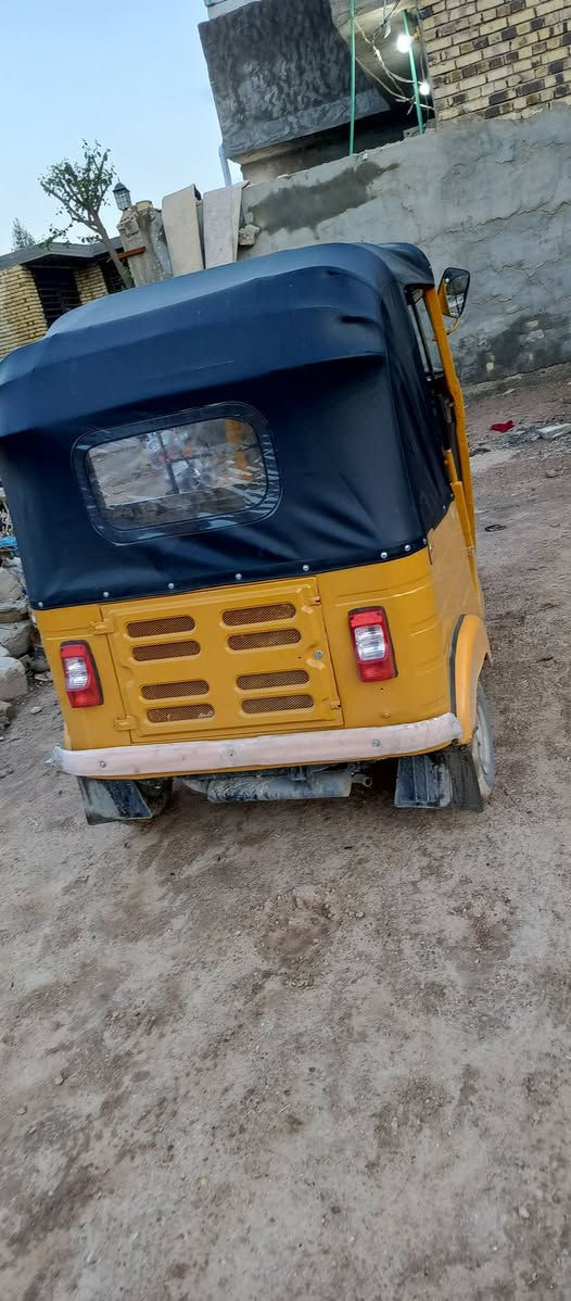 السلام عليكم تكتك للبيع موديل 16بيها محرك 20جديد تكتك تعمير جديد درجه اولا الصبغ جديد بلادي مال شركه تكتك نضيفه خير من الله جاهزه بوجهك تطلع بيها للشارع اوراق اصلي ال سعر 3600مكاني طويريج الرشيده اتصل ع رقم ***********
