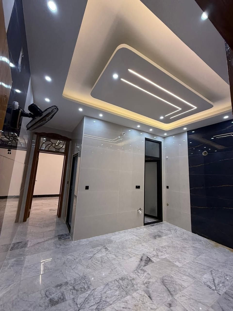 للايجار …..للايجار 
📍بيت للايجار 100م في حي الوفاء طابقين بناء حديث 

🔴يتكون من 3 غرف نوم 
🔴صاله 
🔴استقبال 
🔴مطبخ 
🔴حمامات 

🩸البيت بناء حديث على الخريطة الحديثه 

❇️للاستفسار مراجعة مكتب الغدير للعقار – حي السلام – شارع ابو الدجاج       *********** 📞
