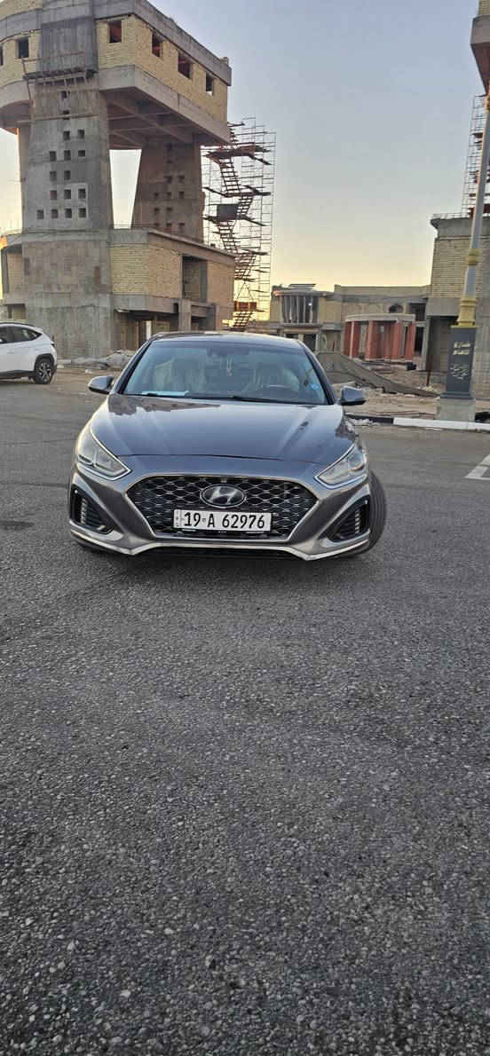 السلام عليكم
سوناتا موديل2019 وارد أمريكي 
فول مواصفات عده الفتحه
مكينه 2400 
مواصفات: 
بصمه 
لد امامي نهاري وخلفي 
رادارات كامله 
فول تحكم استرين 
مانع تزحلق
مثبت سرعه
حساسات كامره. 
حادثها باب واحد صبغ 
سيارة جديده بحاله الوكاله رقم الهاتف *********** سعر مناسب
