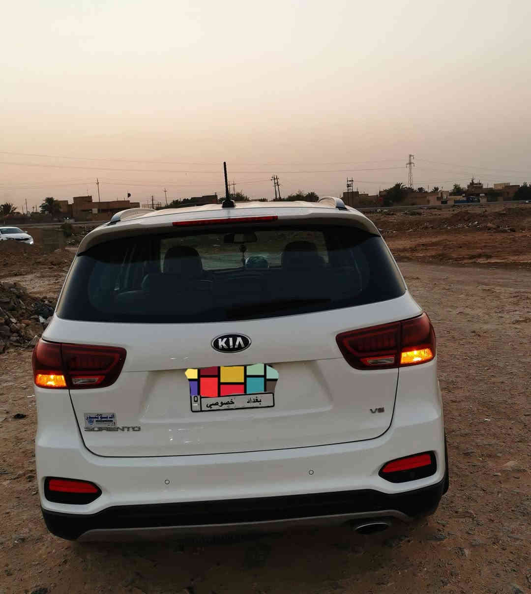 السلام عليكم / سورونتو 19 خليجي رقم بغداد
مواصفات
1- 7راكب
 2- 3قطع تبريد
3- كشنات جلد +كهربائي
4- مري شفط
5- لون ابيض صدفي
6- محرك 6 سلندر 
7- بصمه ابواب + بصمه تشغيل
8-ترحيب عن بعد 
9- حساس امامي وخلفي+ كامره خلفي
10-صندوك كهربائي
11-تحكم استيرن جهتين+ اربعه انضمه قياده 
12-شاحن ذكي
13-مكينه+ كير8 نمر  كفاله عامه
14- للشراي يتصل 👈***********
15- مكفوله من اي شي غير الموضح بل سونار بارد فقط
الصراحه السياره مال بيت بيع مستعجل 
السعر النهائي (230) مكان ذي قار ناحيه الفجر
