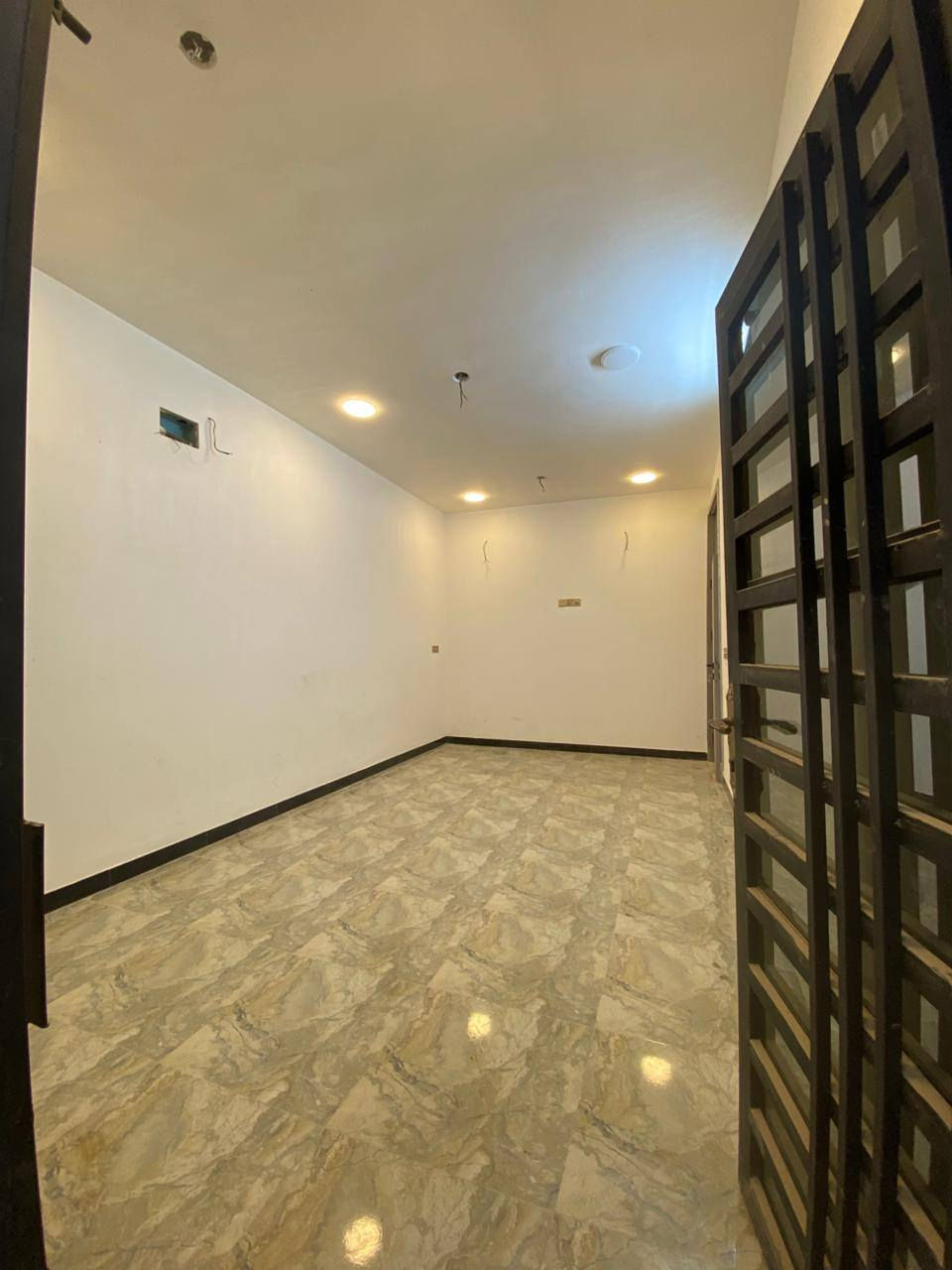 بيت للبيع مساحه ١٠٠ متر منطقه الدوانم قرب جامع القدوس بسعر جدا مناسب للتواصل ***********
