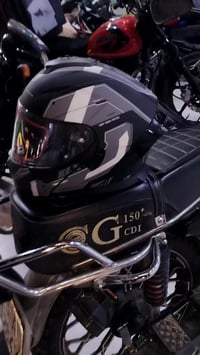 خوذة • جديدة • قلاب سماعات