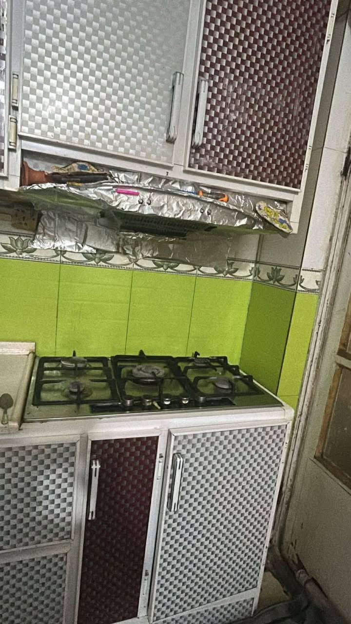 كاونتر مستعمل قليل 
مع سننكي مرمر 
٧ أمتار 
مجرات ٢ 
بيبان هواي اكثر من ٧ ابواب
مكان للفرن والأجهزة الكهربائية 
بيبان زجاج فوقيه نضيف
مكان لطباخ 
واماكن اقتصادية لببهار
السعر فقط ٥٠٠ الف 
العنوان المهندسين 
لتواصل خاص


**إذا كنت صاحب هذا الإعلان وتريد حذفه لأي سبب، رجاءا أرسل رسالة إلى الدعم الفني**