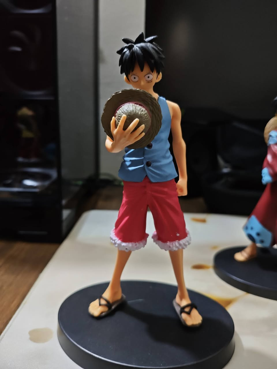 للبيع مجسمات لوفي واحد 5 اذا كلهن 18 الف 
مكاني بغداد الدورة توصيل ماعندي 
تواصل واتس اب ***********
