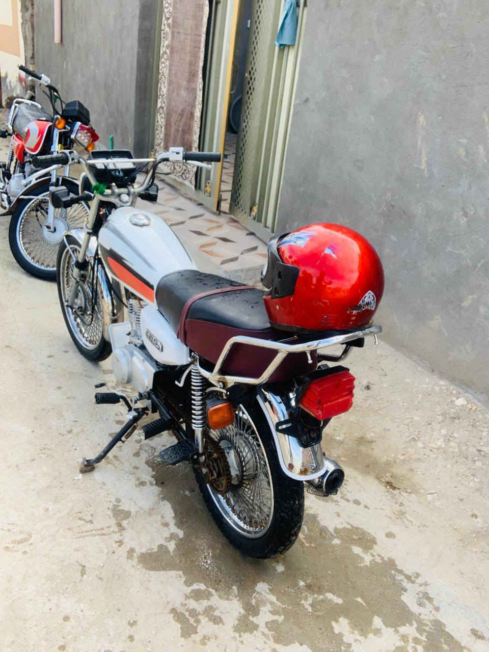 سلام عليكم شباب دراجه تايكر للبيع 2021 اوراق مكفوله كله شغال كهربائيات مال جناي مكانها بابل لحمزا لغربي سعرها 450 وبيها مجال بسيط هاذا رقمي ***********
