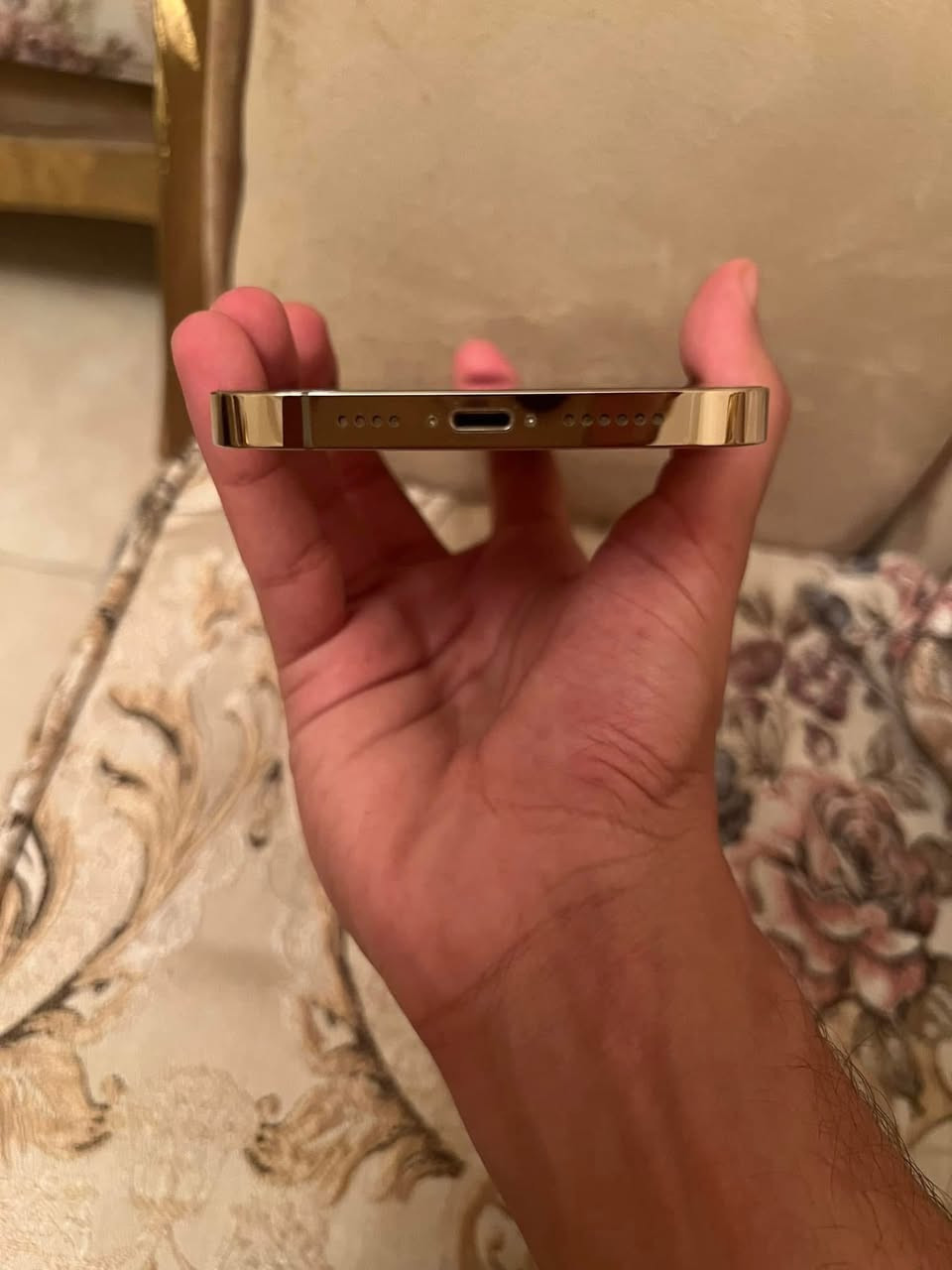 13 برو ماكس للبيع
13 pro max 
ذاكرة 128 GB  
بطارية 78% 

وجبة اولى بلادي غير مفتوح نظيف جداً
600,000 دينار عراقي 

***********
