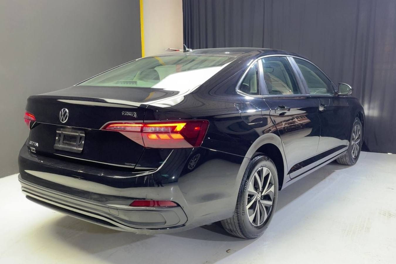 ڤۆڵگسواگن جێتا 2024 مواسەفات S 
27 هەزار ڕۆشتووە 
شاشە گەورە لمس 
شاشە ئەلکترۆنی 
کامێرا بیلاد 
ڕادار 360 دەرجە 
لایت لید و زینۆن 
زۆر مواسەفاتی تر 
تەنها 1 پارچەی بۆیاخە 

سـعـر : لە کۆمێنت داوابکە ڕاستەوخۆ بۆت دێت 📥 

گێر و مەکیەنەی بەشەرت 
هیچ کێشەیەکی تێدا نییە 

ژمارەی خاوەنەکەی  
***********
واتساپ
