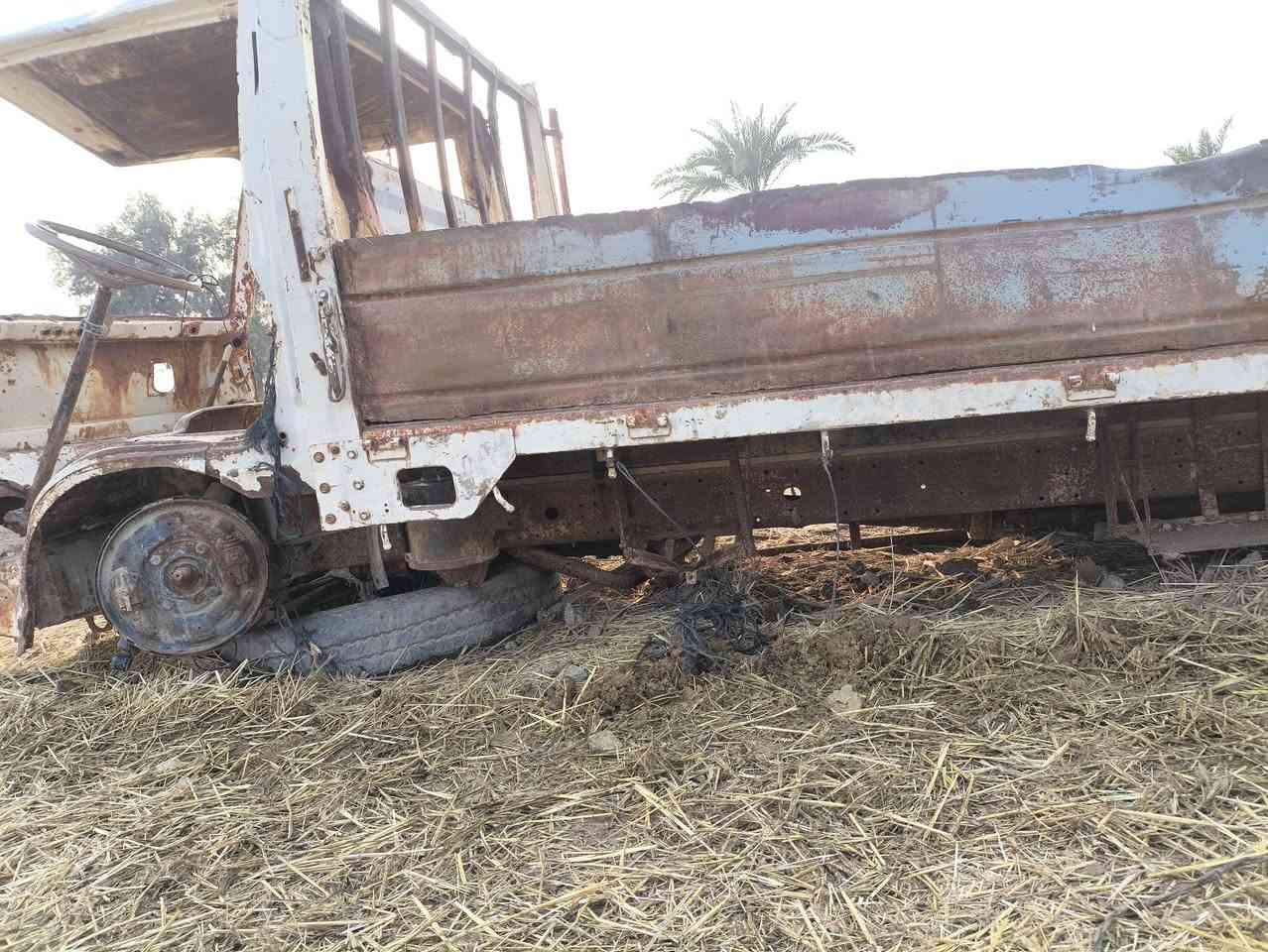 سلام عليكم عندي هاي السياره لبيع كوم حديد مكان ذي قار الغراف ***********
