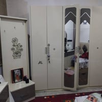 غرفه للبيع • نضيفه