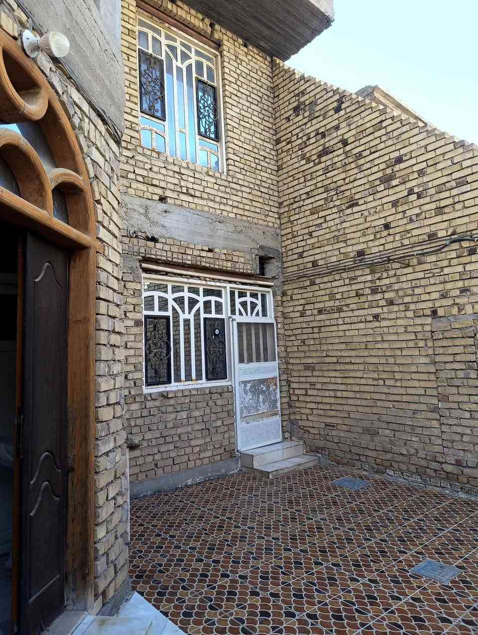 بيت للبيع 
⭕مطلوب مبادره - 80 - مليون ⭕
📍الموقع :ام الخيل الثالثه قرب شارع 20
📏المساحه 200م
طابقين 🏘️
♦️الاول ...
🔸استقبال 
🔸صاله
🔸مطبخ 
🔸صيحات داخليه وخارجيه 
🔸2- غرف نوم 
♦️الثاني ...
🔸2-غرف نوم 
🔸صاله
⤵️لتفاصيل اكثر التواصل على
 الصفحة او الاتصال على : 
***********
***********
أو زيارتنا في موقعنا 
📍  الديوانية ام الخيل السايدين  قرب مجمع الحسناوي
