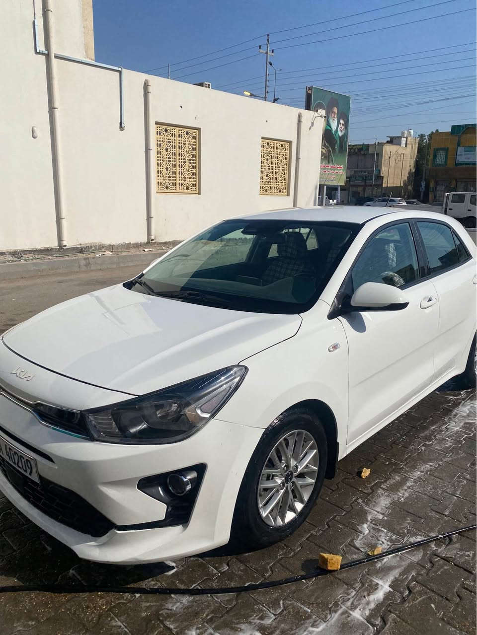 السلام عليكم كيا ريو هاشباك ٢٠٢٣ السياره جديده ماشيه ٣٣الف وارد كندي داخله كلين فقط جاملغ امامي صبغ وصار بيها بالعراق جاملغ الثاني تبديل فقط بدون قطرة دواخل السيارة جديده بريحة الوكاله والباقي كله كفاله للاستفسار *********** البصرة, العراق
