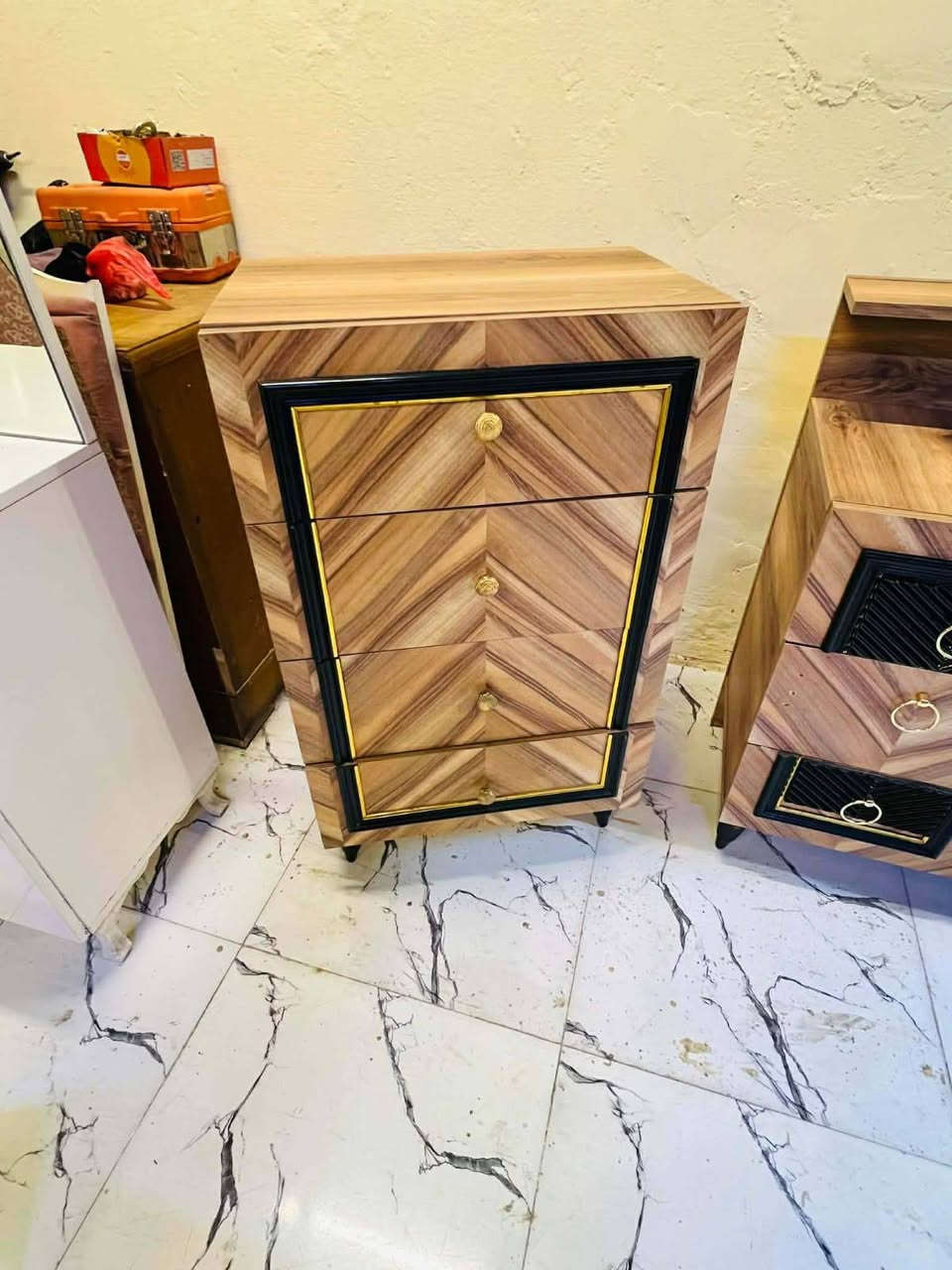 غرفه نوم تركي مستخدم 9قطع نضافه فولل 
#سعر 750مع الشد والنقل داخل بغداد 
يوجد انواع الغرف خاص ب


**إذا كنت صاحب هذا الإعلان وتريد حذفه لأي سبب، رجاءا أرسل رسالة إلى الدعم الفني**