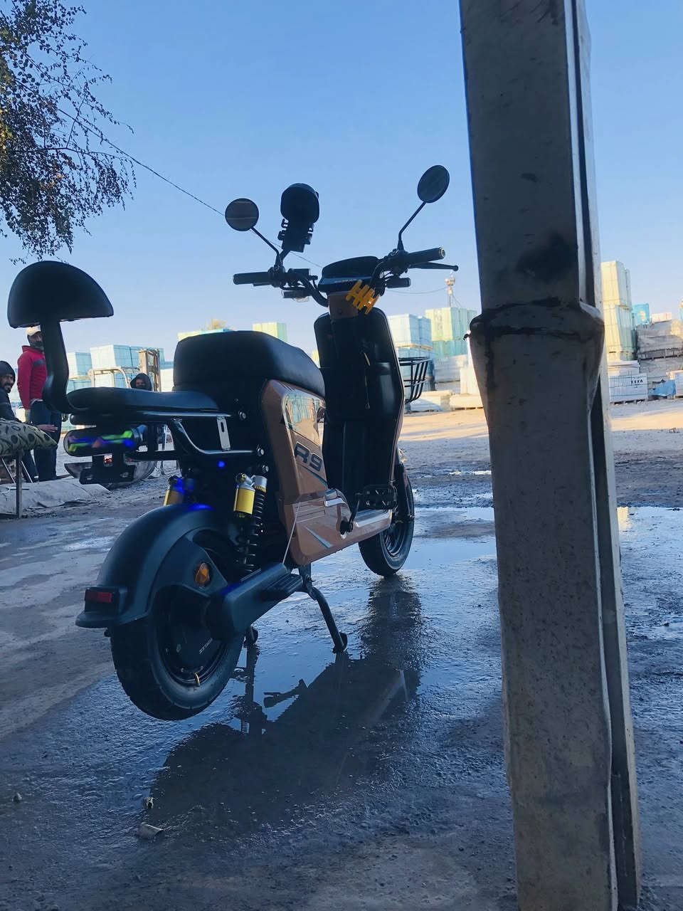 سلام عليكم
دراجه شحن  R9 مديل 2026
بريكات دهن دسكات 
شاير يسراه يمنه زاد دبل شاره
نضافه عمه 
كلوب زنون 
سعر 500 الف وبيه مجال 
رقم ***********
