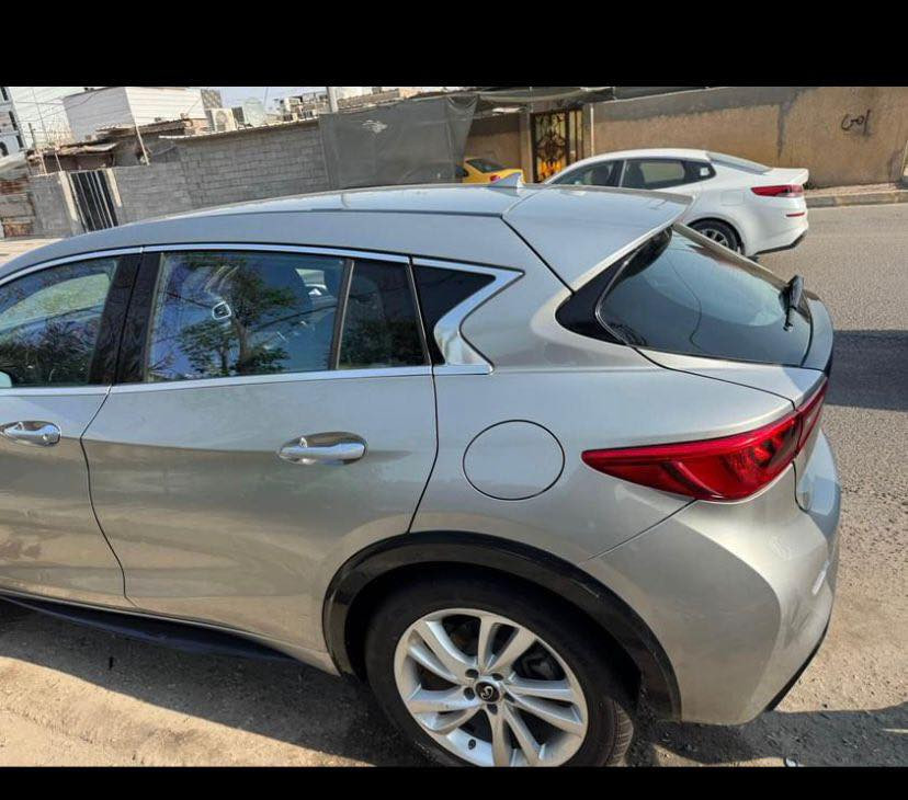 انفنتي مديل 17 
Qx30 
رقم مثنى الجديد بسمي 
مكانها بصره حره 
سعرها 100
محرك 2000 تيربو
***********
حدثها بجم 
وبيبان كلين من امريكا
