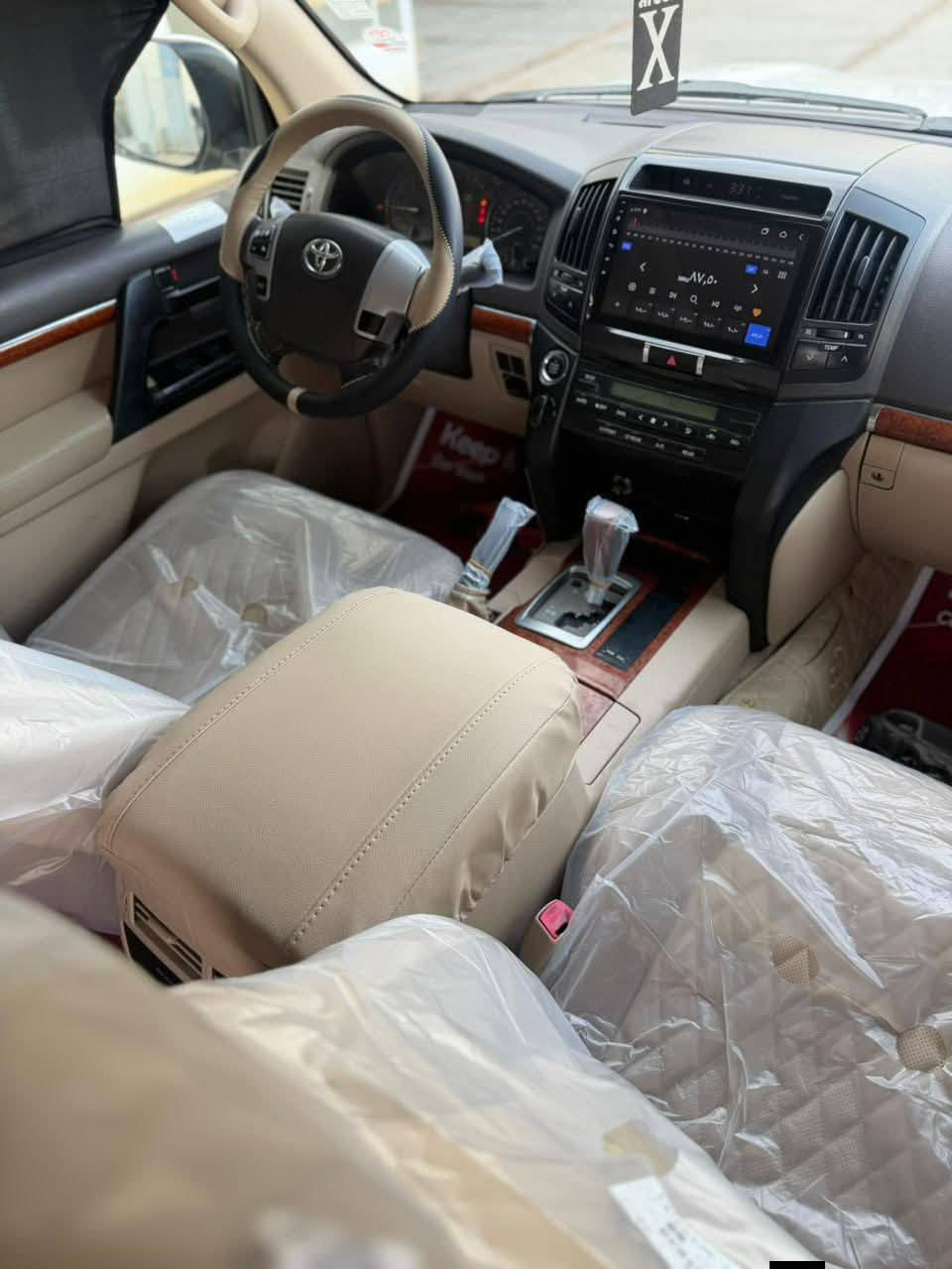 السلام عليكم شباب  
لاندكروز13 
بريم اصل
السياره مكفوله من الصبغ والتبديل مكفول كفاله عامه  
ماشيه 200الف
رقم بغداد  ومكانها بغداد   
تحويل ثاني يوم السياره باسمي شخصيا 
السياره جديده بشكل وبالعافيه الي تصير من نصيبه
سويتلها سيرفس كامل وتخم تاير جديد وحداديه جديده  سعرها 390 وبيها  مجال 
***********
بغداد راشديه
