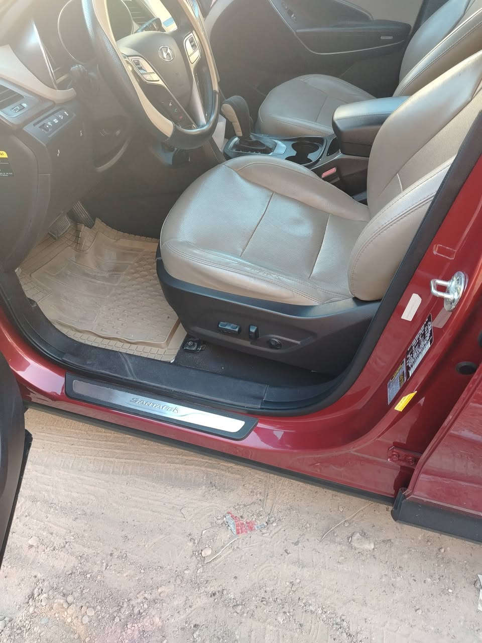 السلام عليكم

سياره. سنتافيه موديل 2018
رقم انبار
وارد أمريكي 
ماشيه 76 الف حقيقي

سياره نضيف ونصبته احله من الصور
مواصفات
3 انظمه قياده 
فول 1 على 1 بدون فتحه
كشنات تدفئه
كشنات كهرباء
تحكمات ستيرين
رادر
كامره 360 خلفيه
حساسات اماميه خلفيه
5 راكب 
وباقي المواصفات معروفه

سياره ما ناقصه شي مال جنايه
ترايك وين ما تريد افحص وشوف بعينك

سياره موجوده الانبار الرمادي
للاستفسار الاتصال على الرقم ***********
